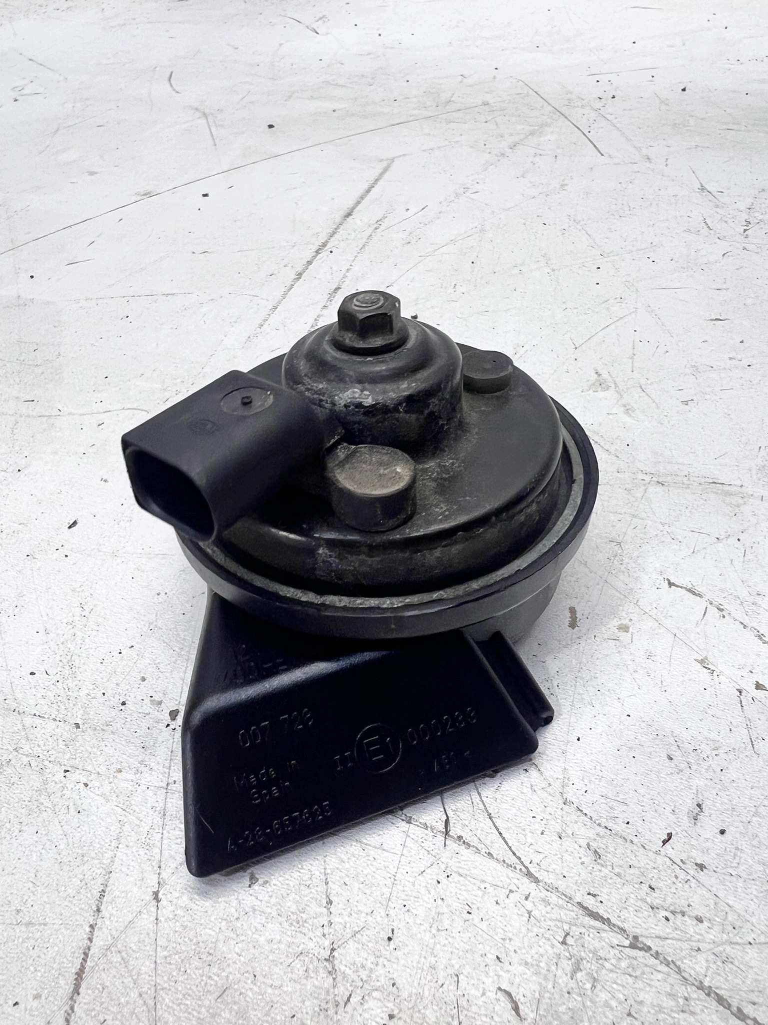 KLAKSON SYGNAL AUDI A4 B6 B7 8E0951221A
