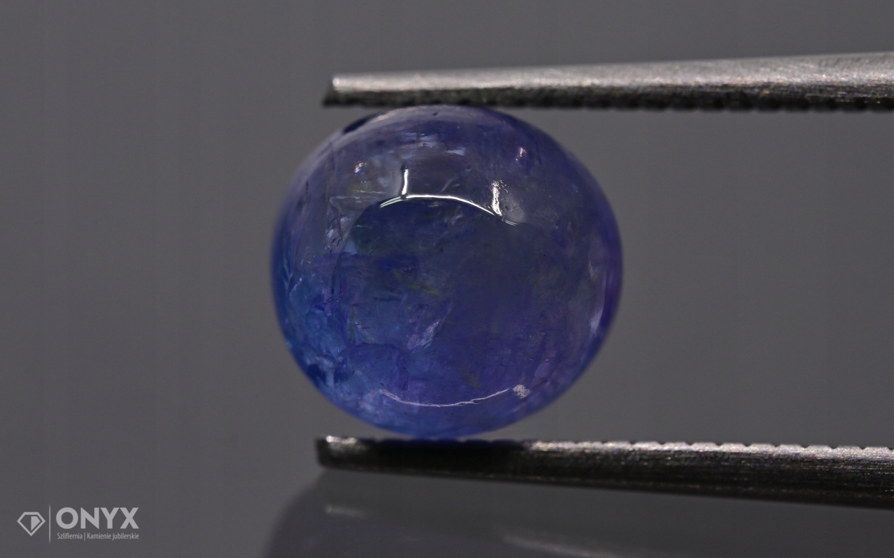 Tanzanit kabošon kulatý fi 7,5 mm