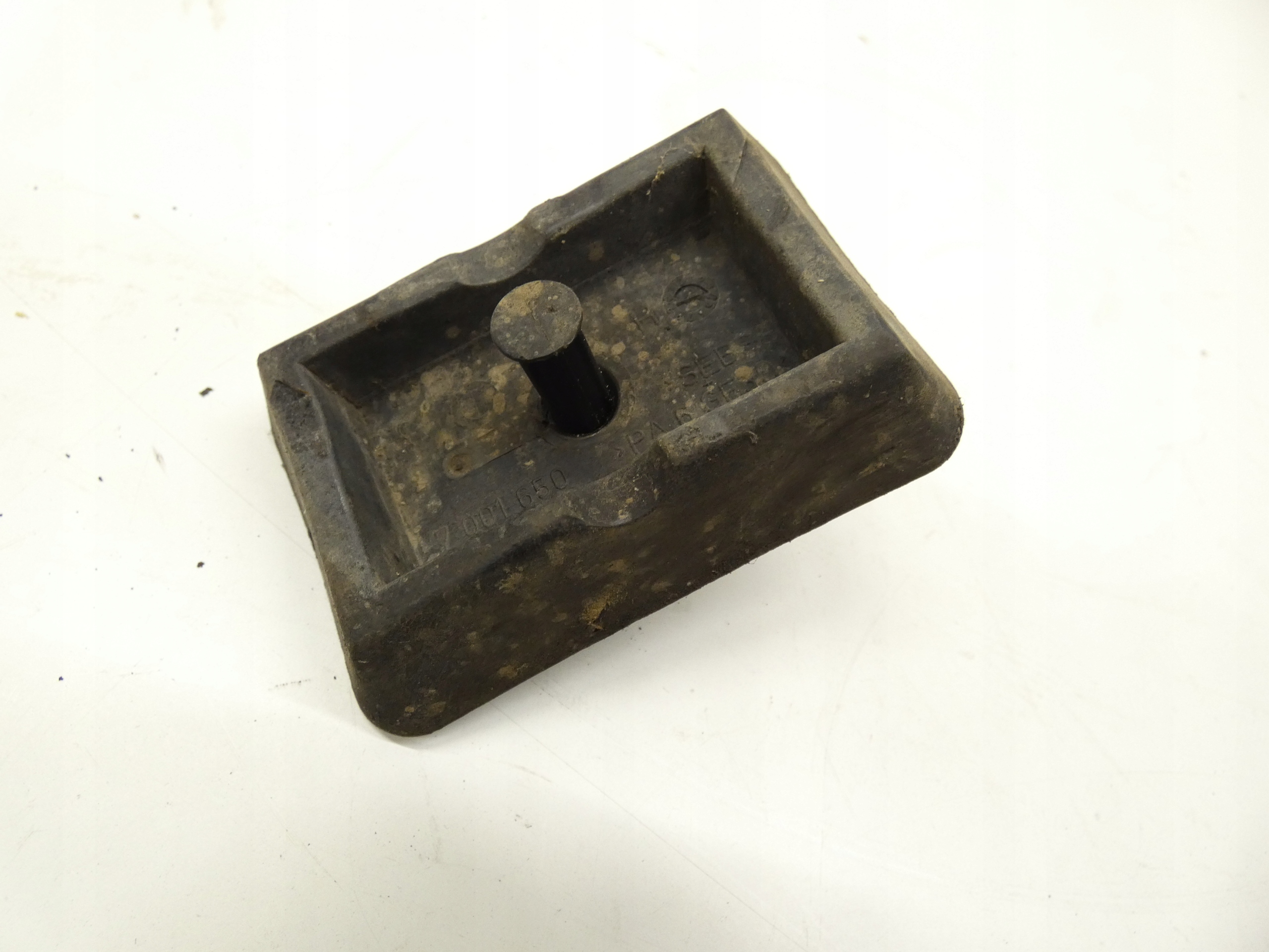 BMW X5 E53 E39 PODSTAWA GUMA LEWARKA W PROGU