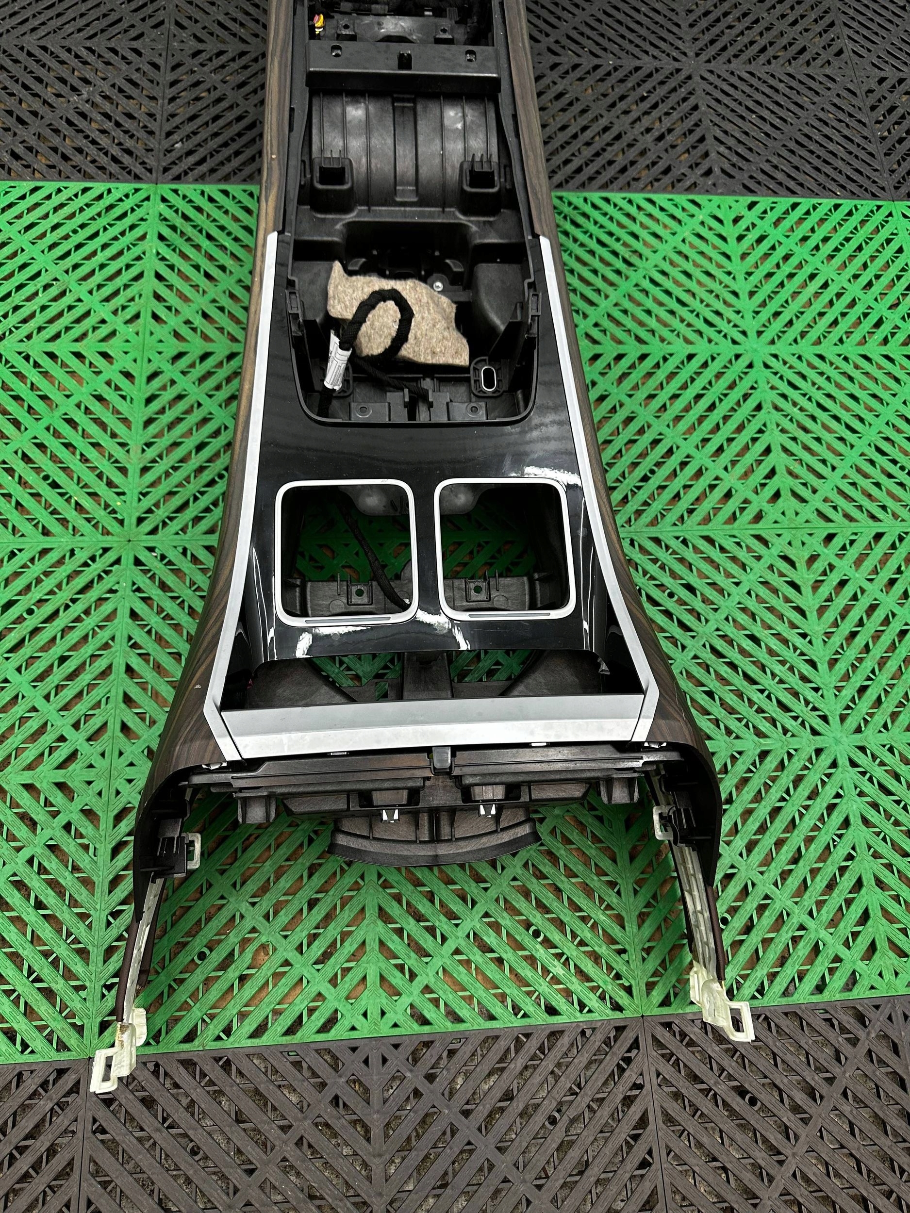 Konsole mitte BMW 7 G70 5A2C0F8