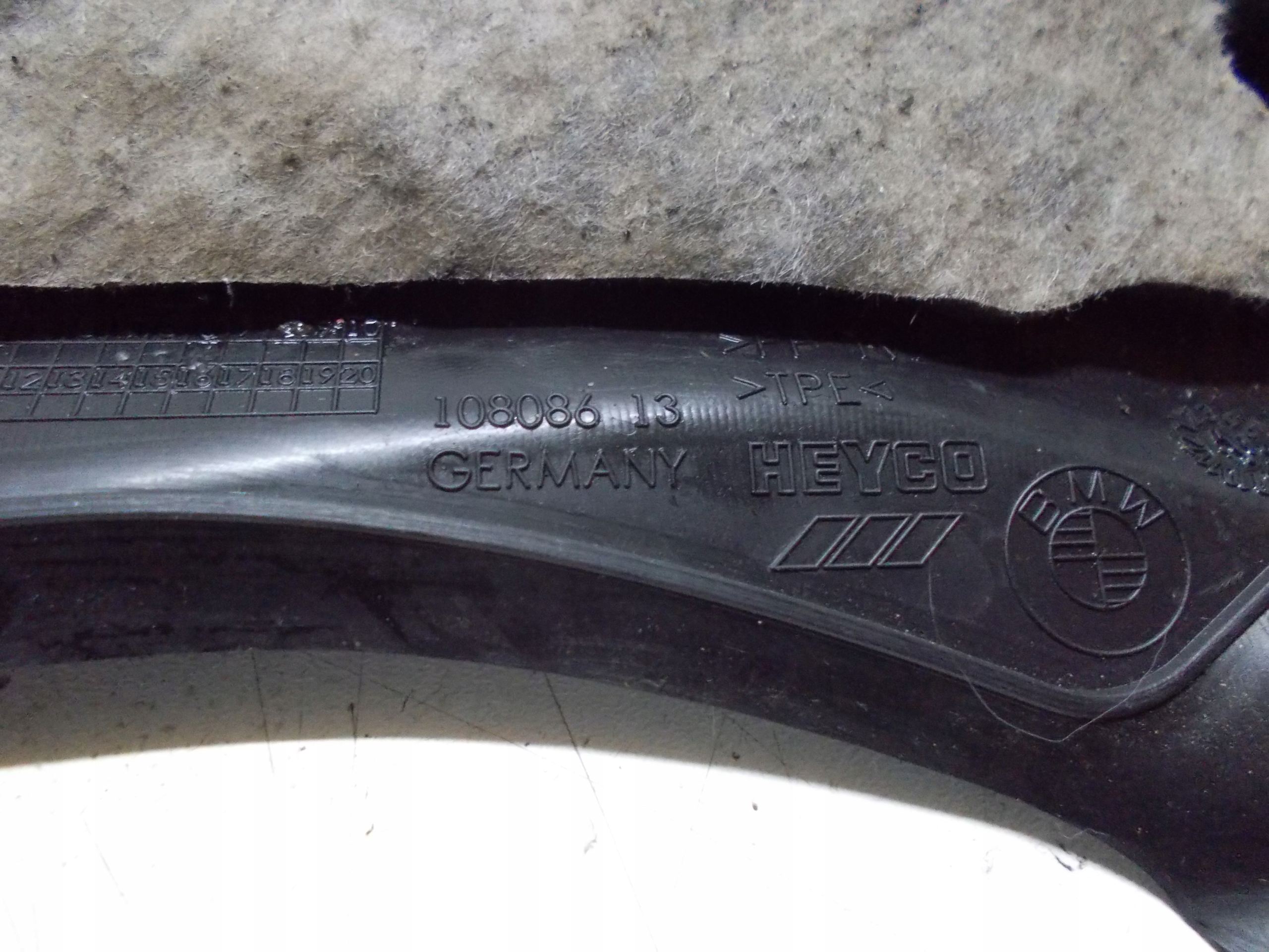 MINI COUNTRYMAN 19R 1.5 gasket under the window left 7388097