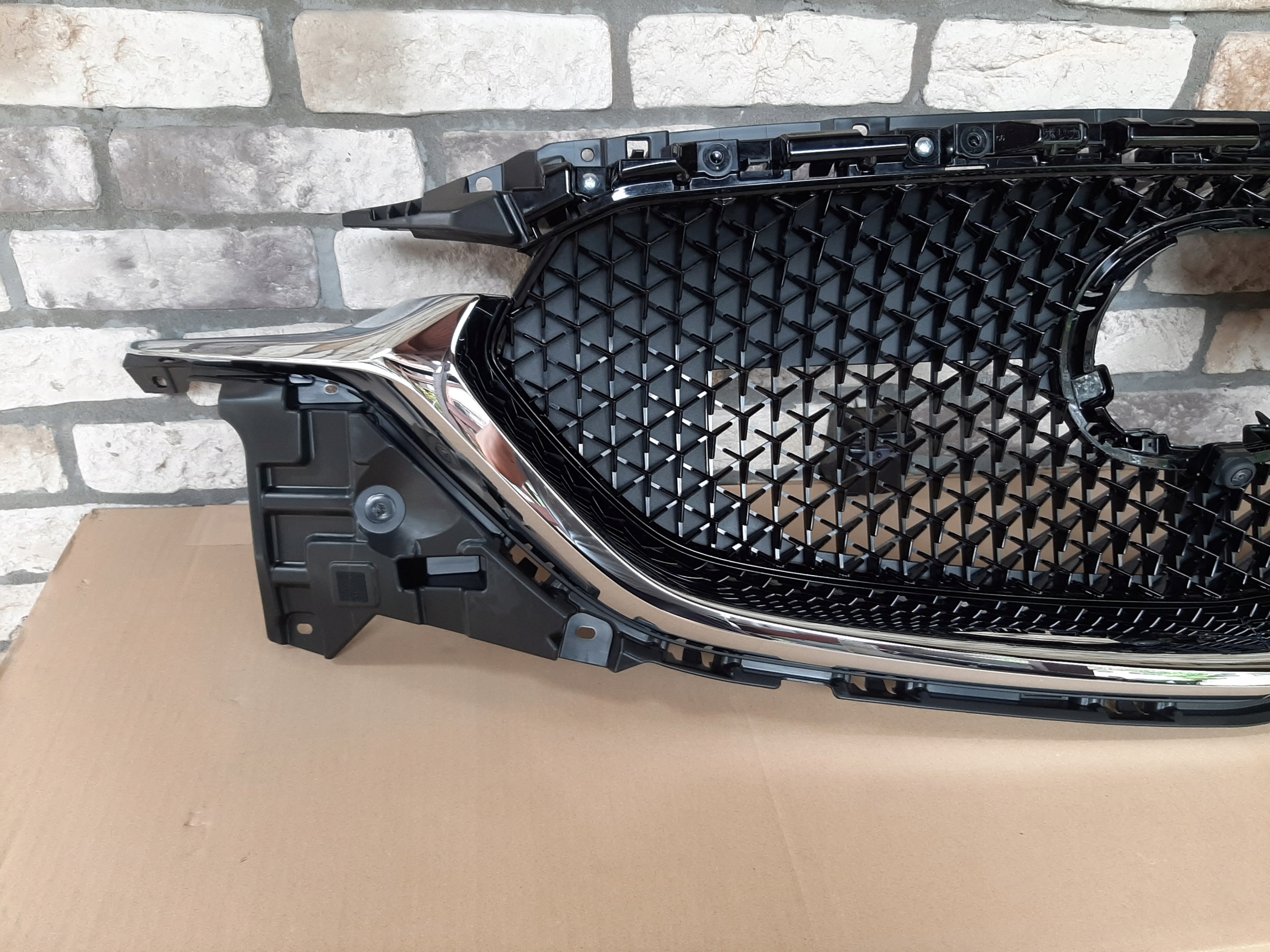MAZDA CX5 II 17- ATRAPA GRILL CHROM PRZÓD KAMERA NOWY ORYG Producent części Mazda OE