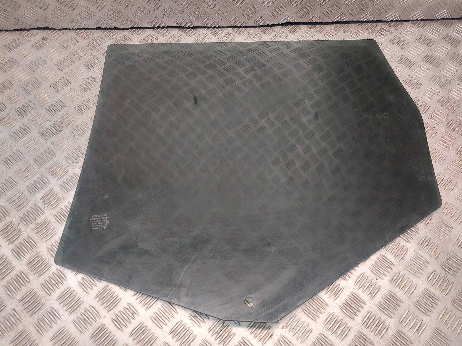 window door right rear part VOLVO XC60 and CIEMNA 2012R
