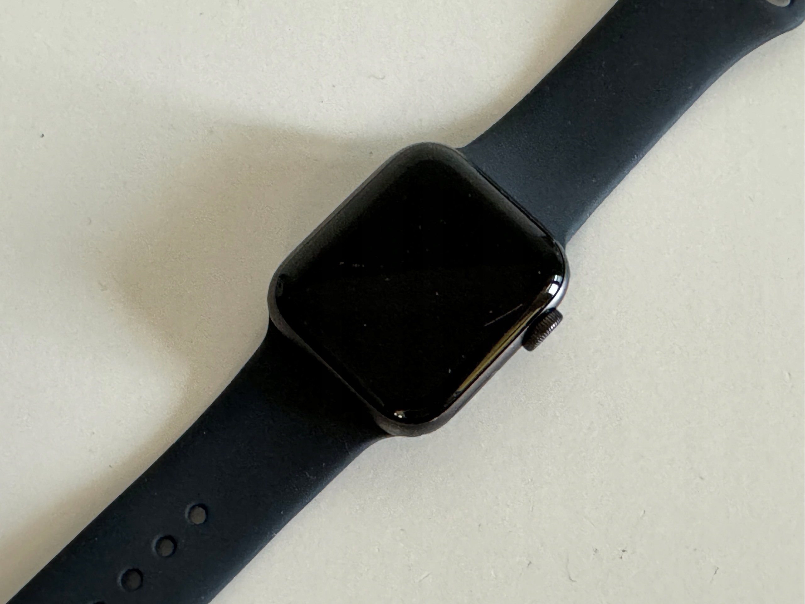 Apple Watch SE 40mm GPS GREY SZARY BEZ BLOKAD Kształt koperty prostokątna