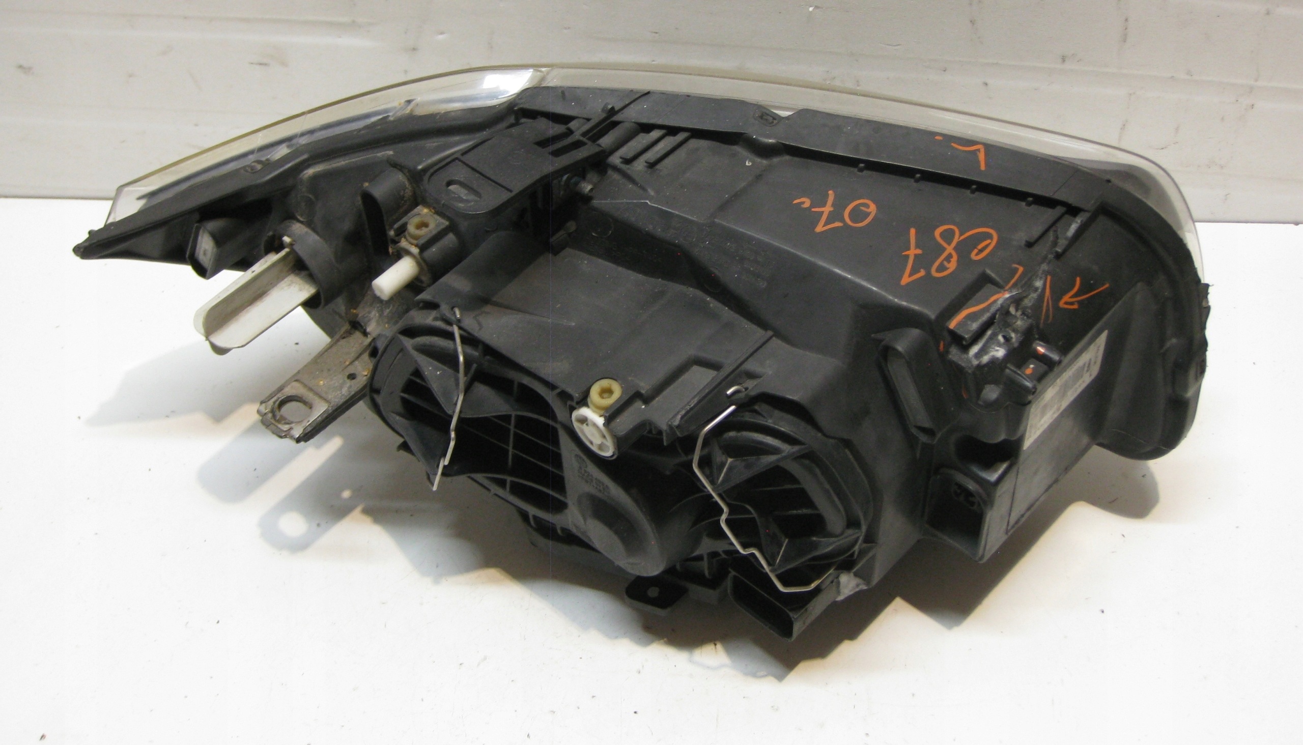BMW E87 5D 07R REFLEKTOR left light front EU 7193387