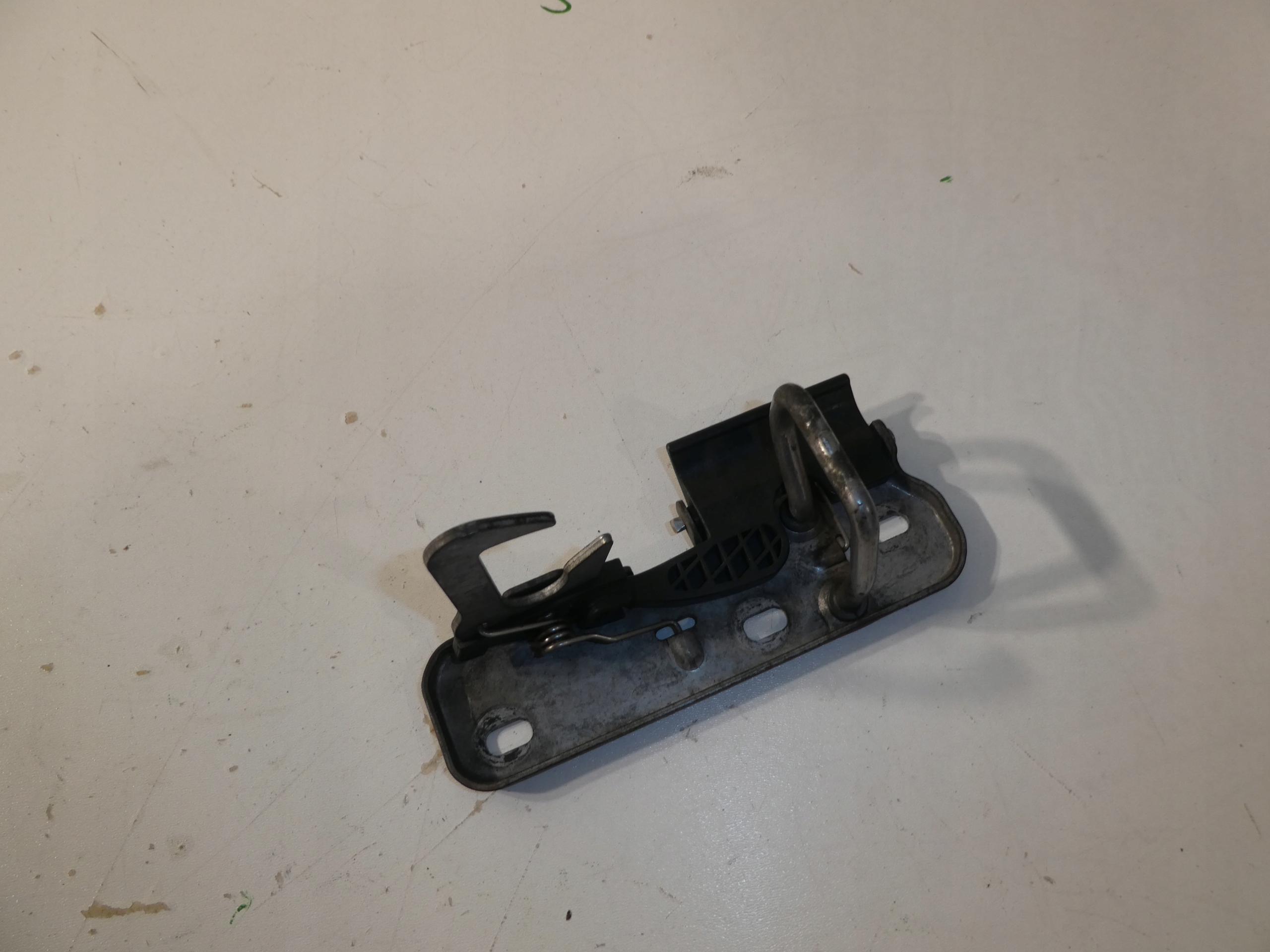 VW RYGIEL bonnet latch lock 1Q0823480B