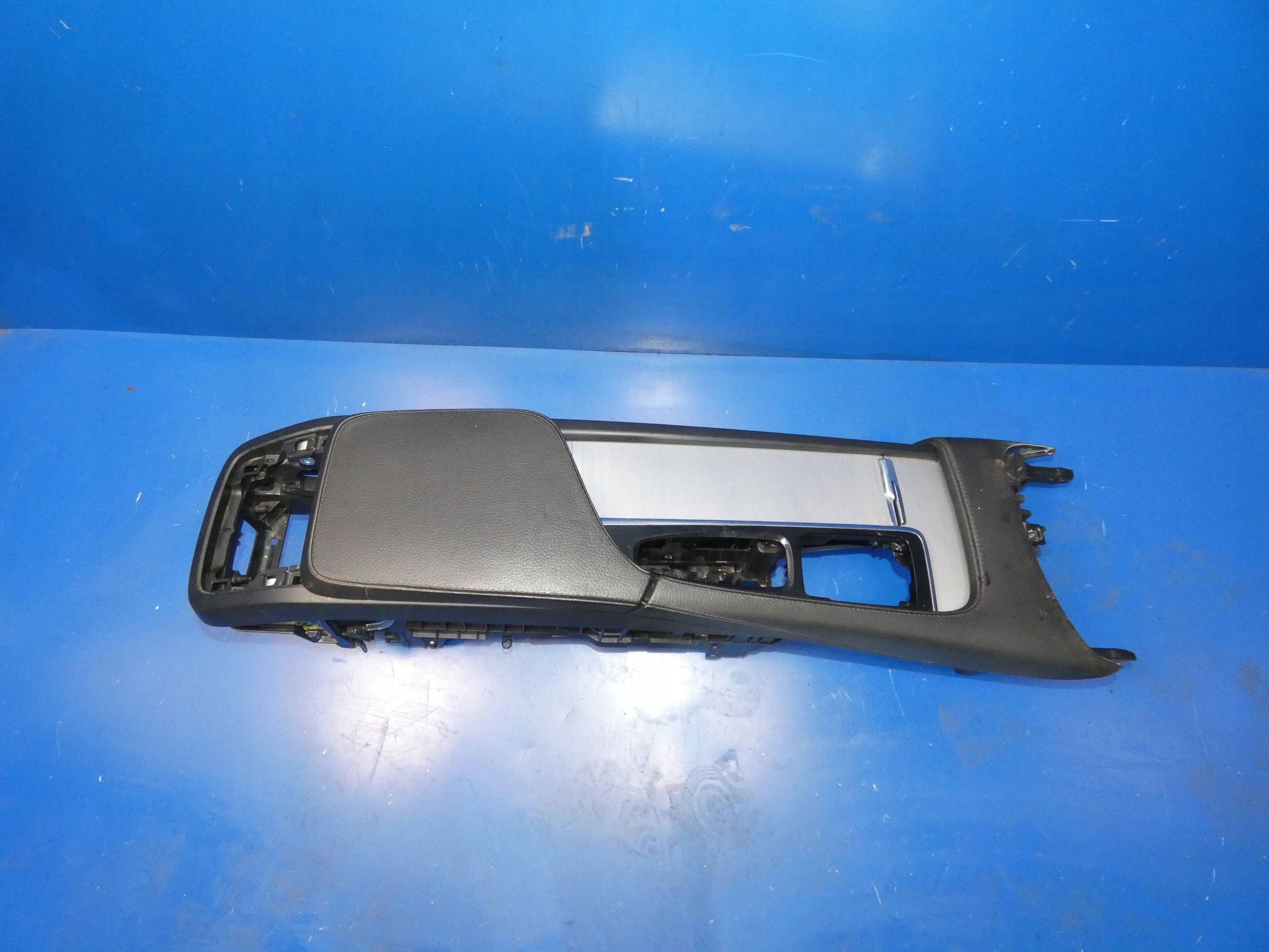 VOLVO XC90 II TUNEL central armrest WERSJA ANGIELSKA