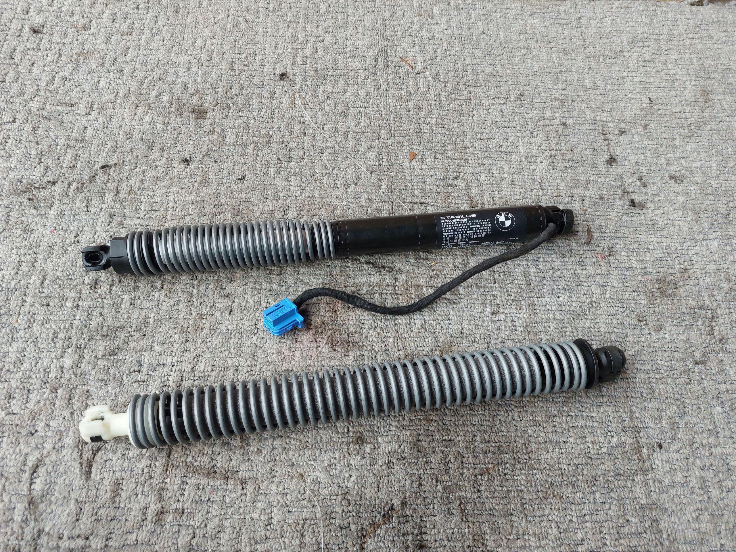 BMW 7 G11 G12 damper bonnet boot right left 21r