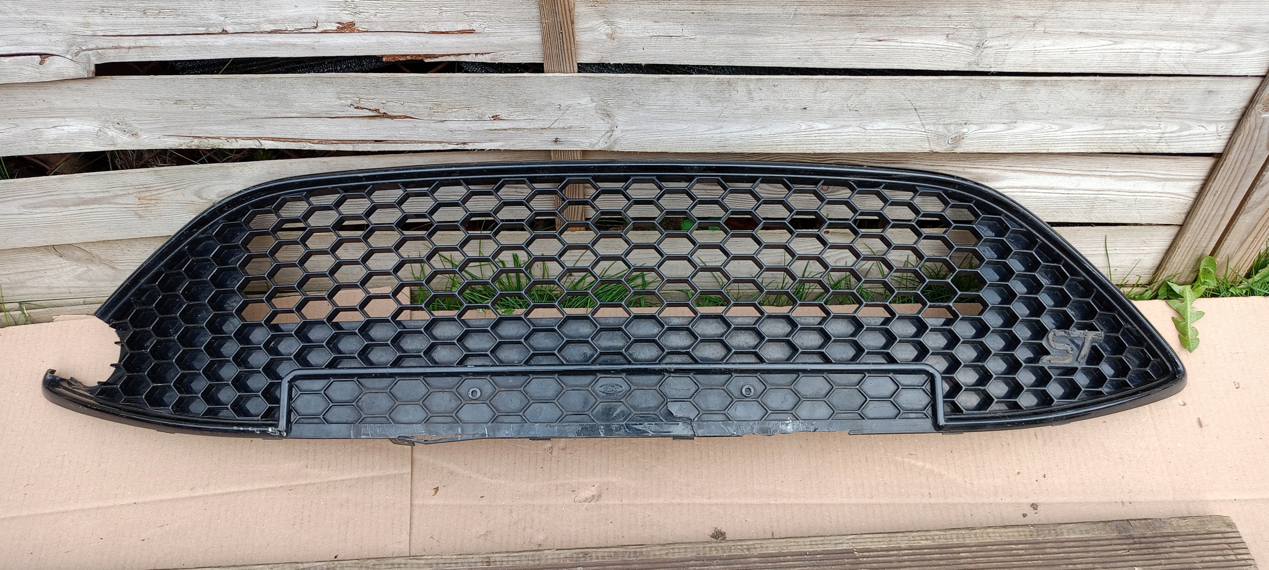 GRILL ATRAPA FORD FOCUS MK3 LIFT 13-17rok ST F1EB-17B968-A ORYGINAŁ