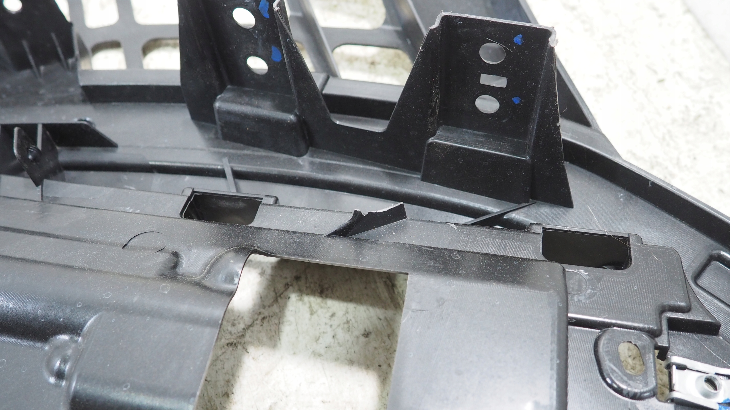 Lotus Eletre abdeckung Blende Abdeckung unter Stoßstange vorne 8894841033