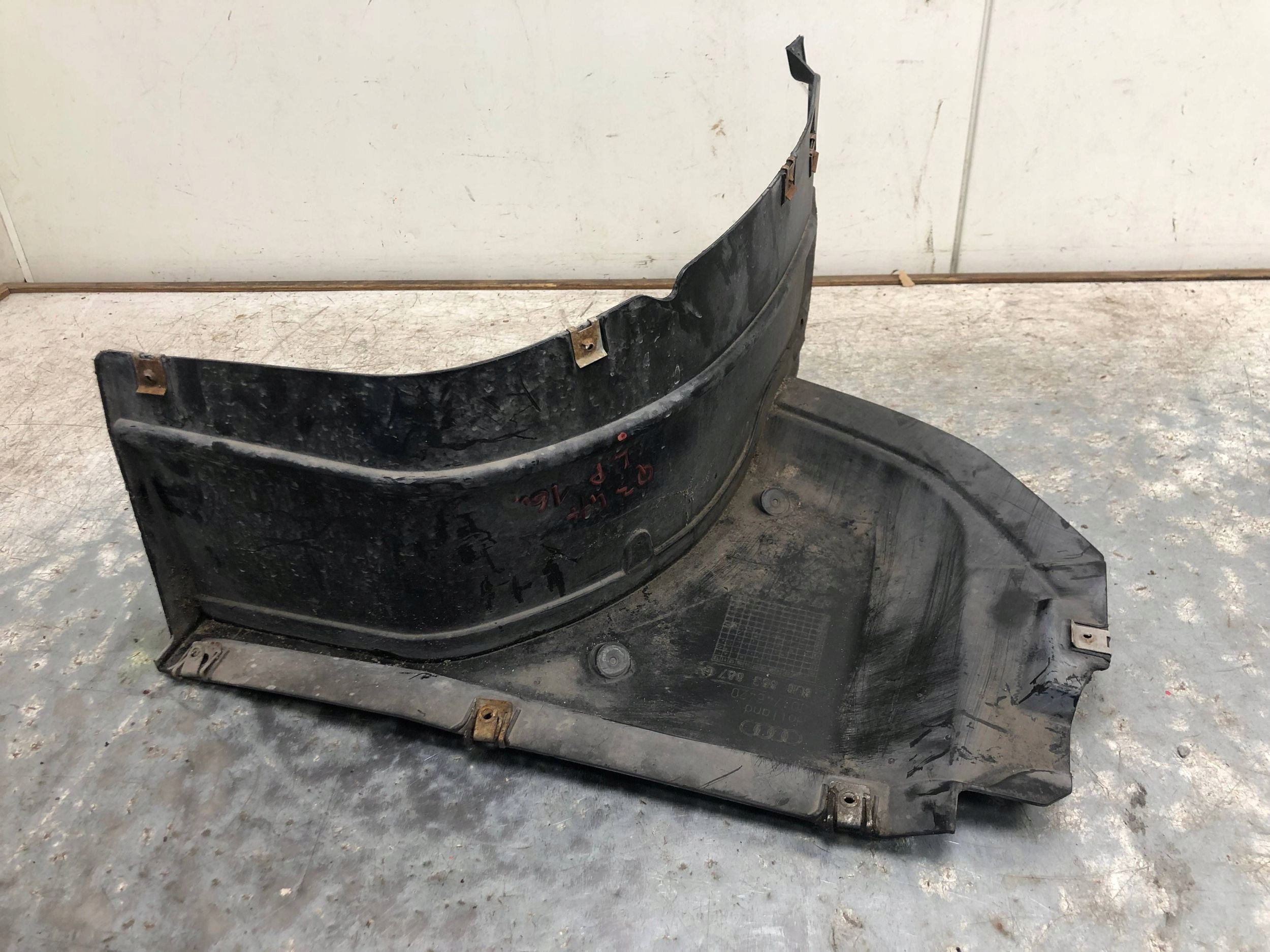NOSEK NADKOLA left front AUDI Q3 8U LIFT 8U0853887E
