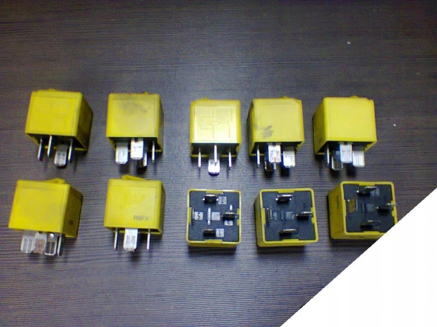 LAND RANGE ROVER ŻÓŁTY PRZEKAŹNIK SIEMENS V23136-B4-X7 AMR 2548 12V - 4 PIN