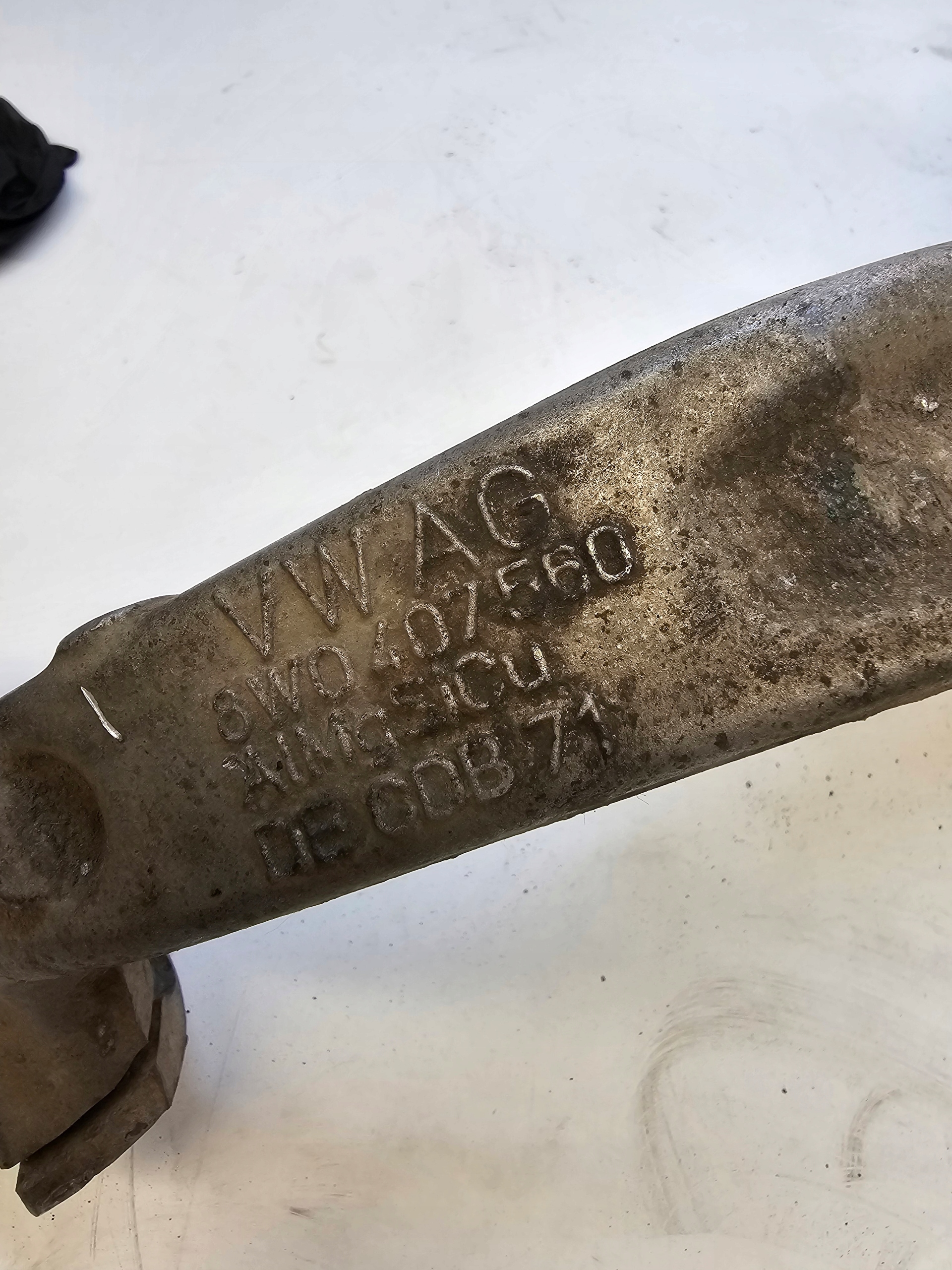 swing right front AUDI A4 B9 A5 Q5 8W0407560