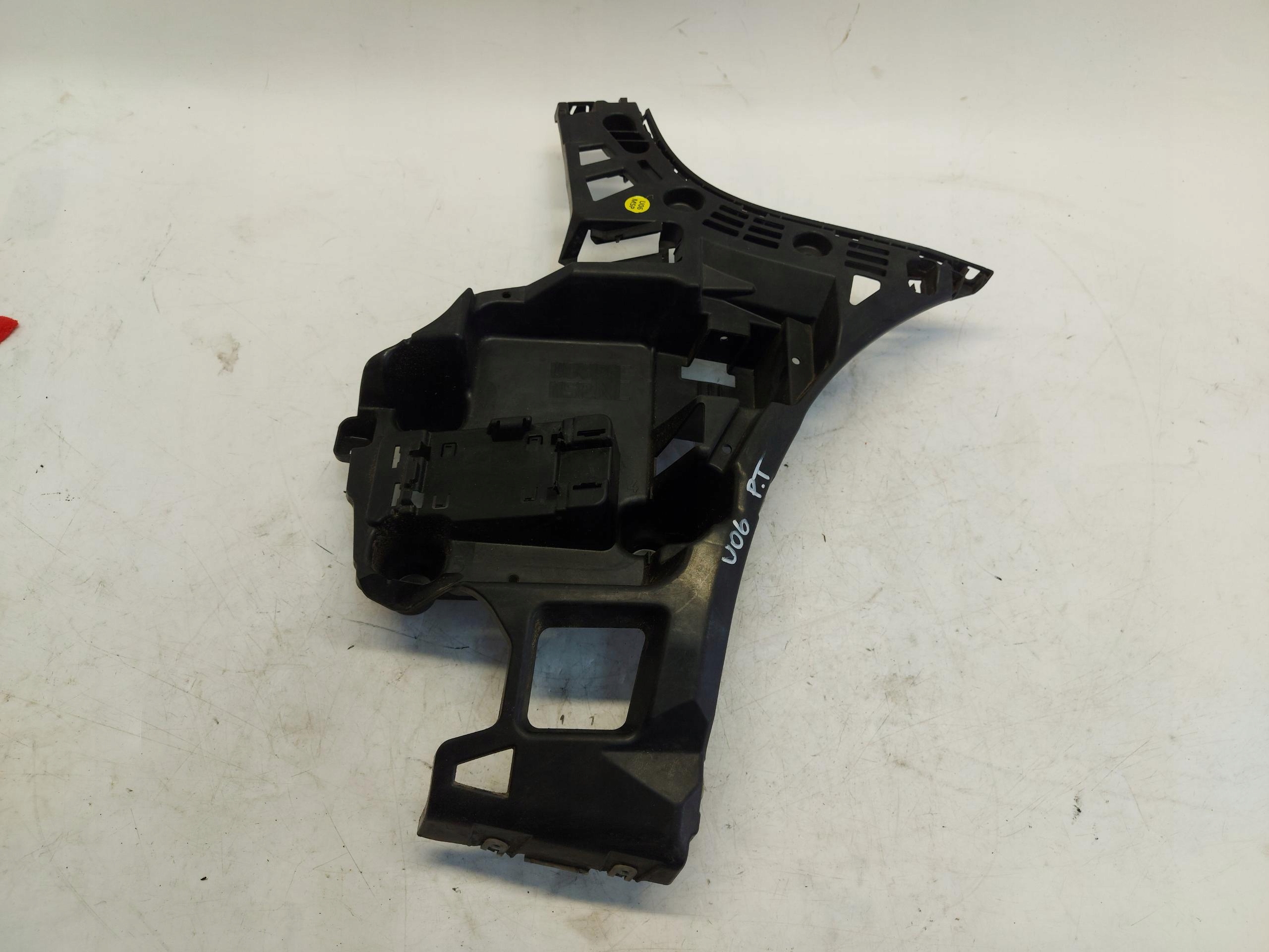 BMW U06 220d Support Support plaque Pare choc Droite Arrière 8080238