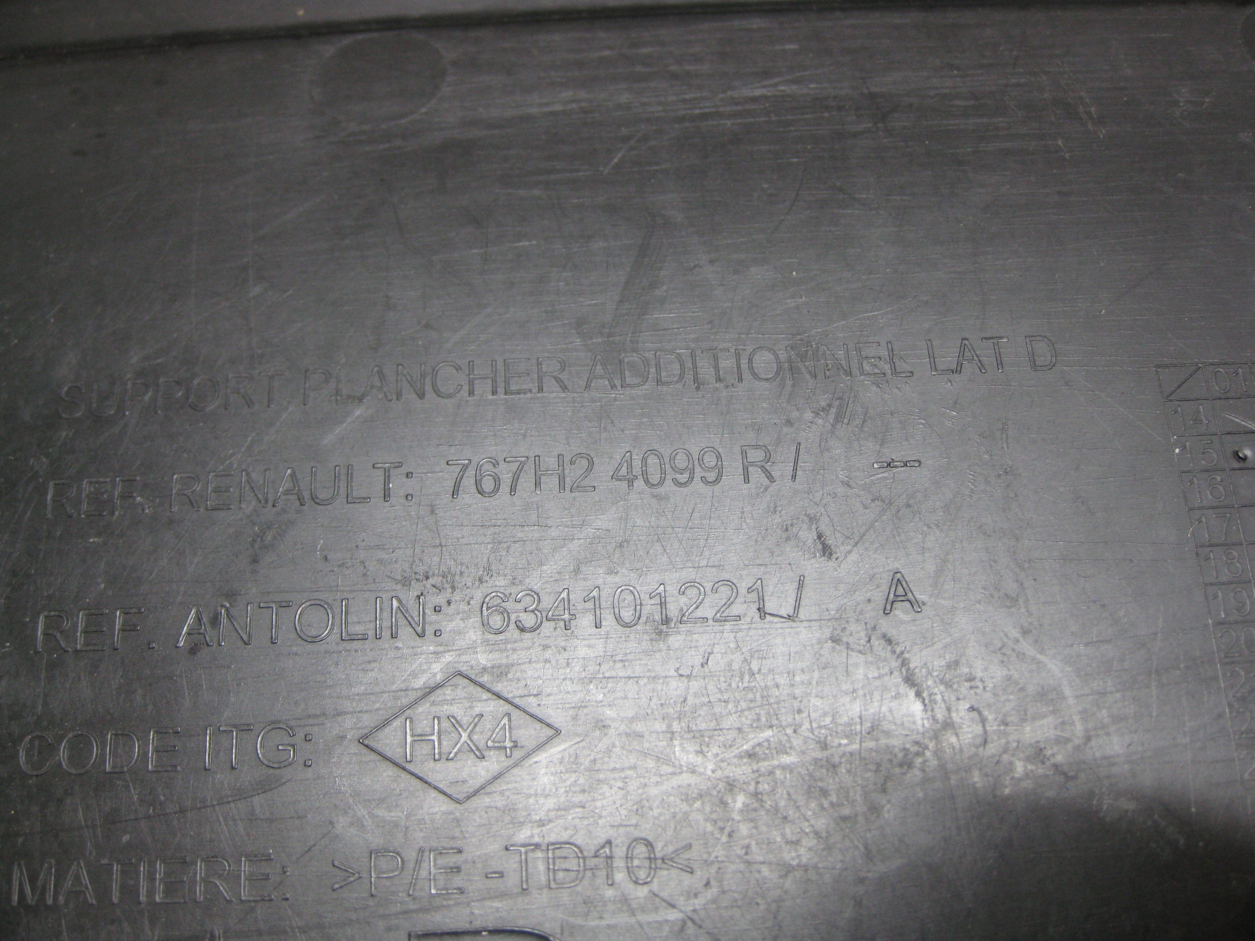 RENAULT KADJAR 1.6 DCI 15R cap cover boot right 767H24099R