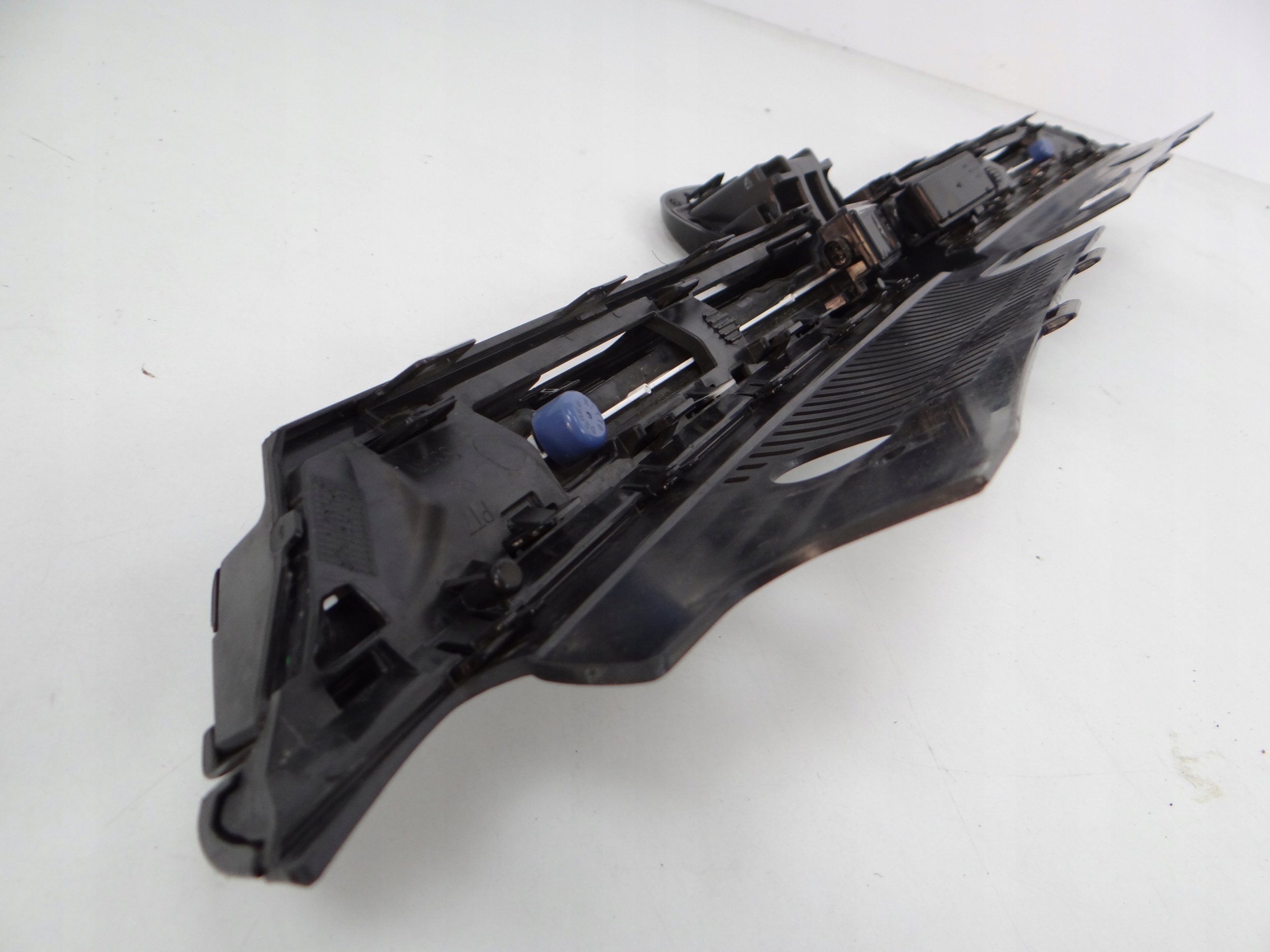vw GOLF VIII r решетка радиатора led 5H0853651AC