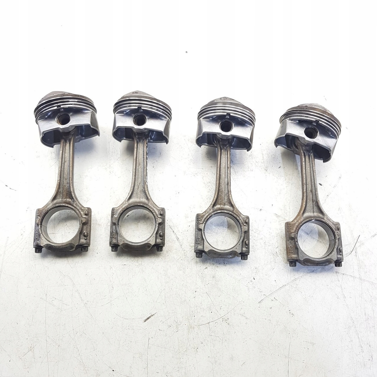 TŁOK TŁOKI KORBOWÓD AUDI 2.0 FSI