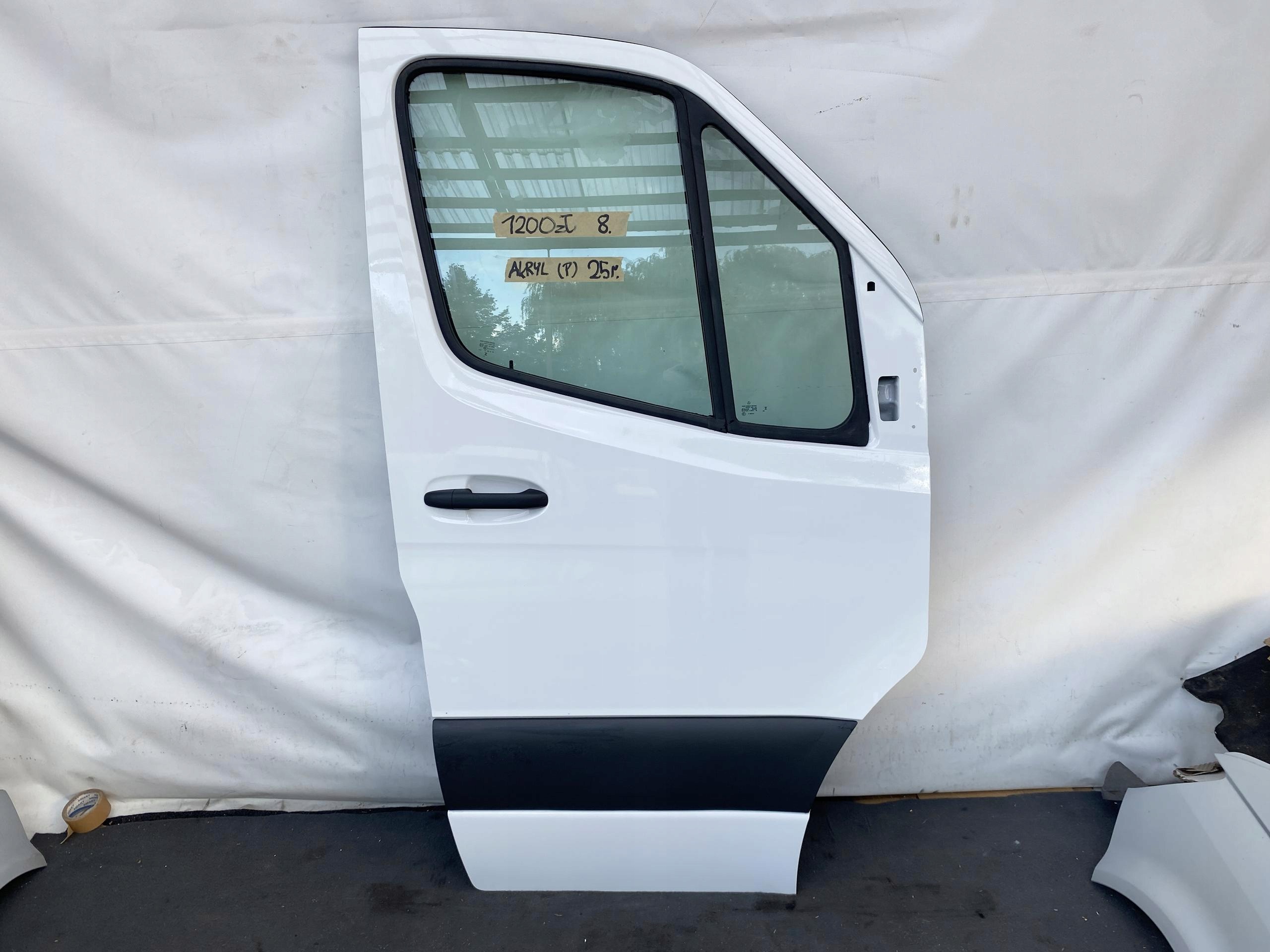 SPRINTER 907 910 17- door front right BIALE 25r. ORYGINALNE right front