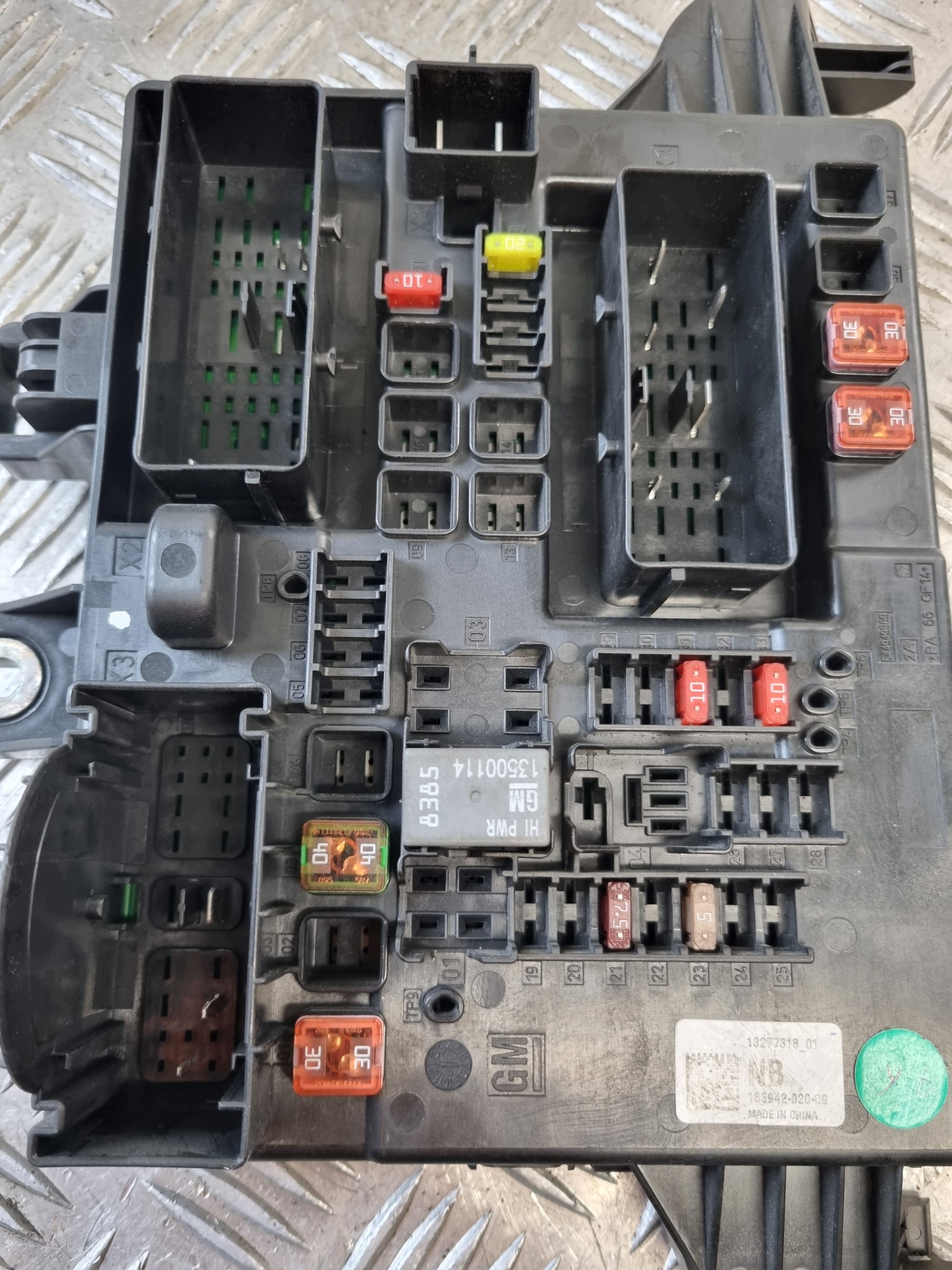 Module fusibles BSI 13277318 OPEL INSIGNIA A 2.0 CDTI