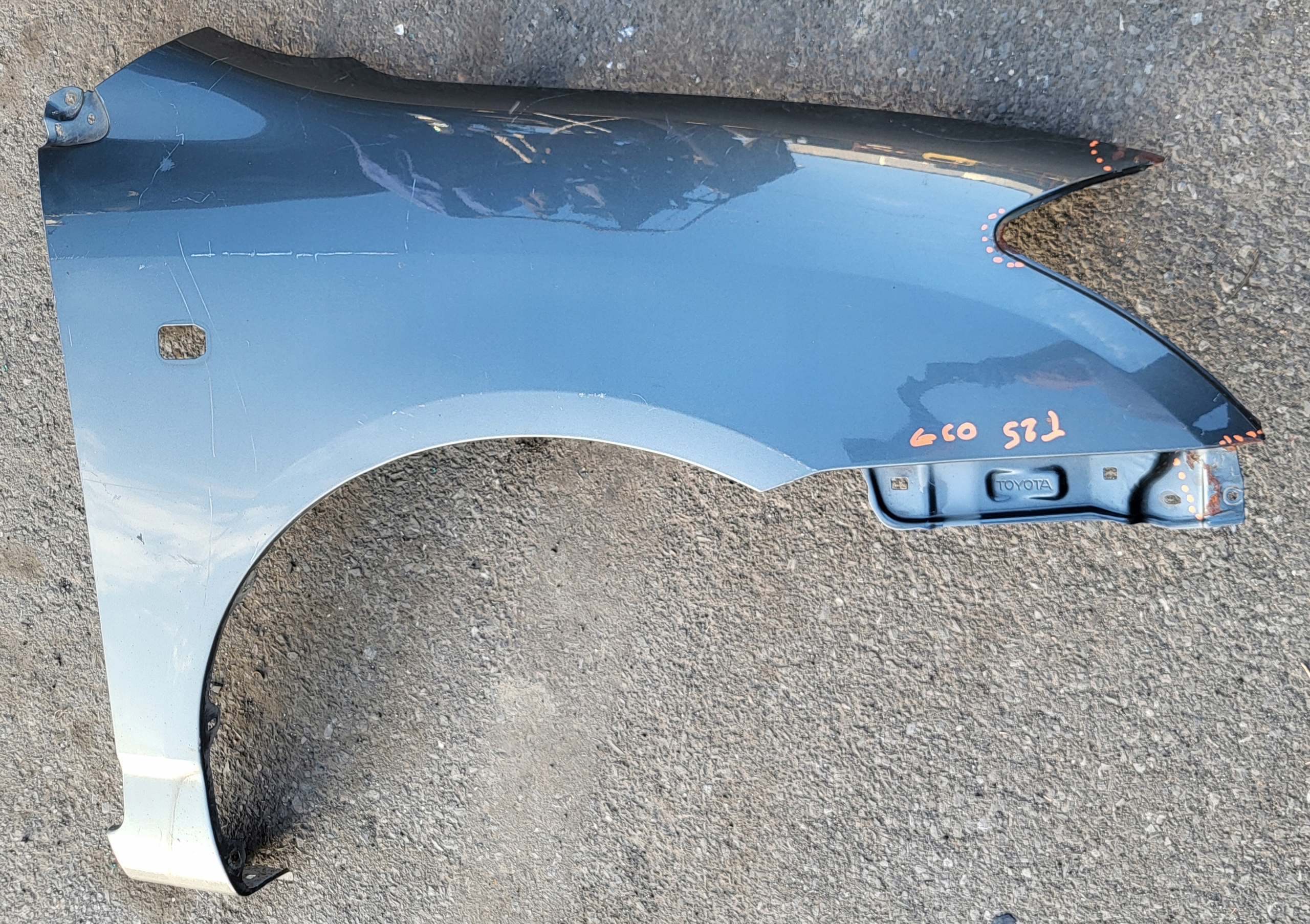 fender right front TOYOTA AVENSIS T25 OE