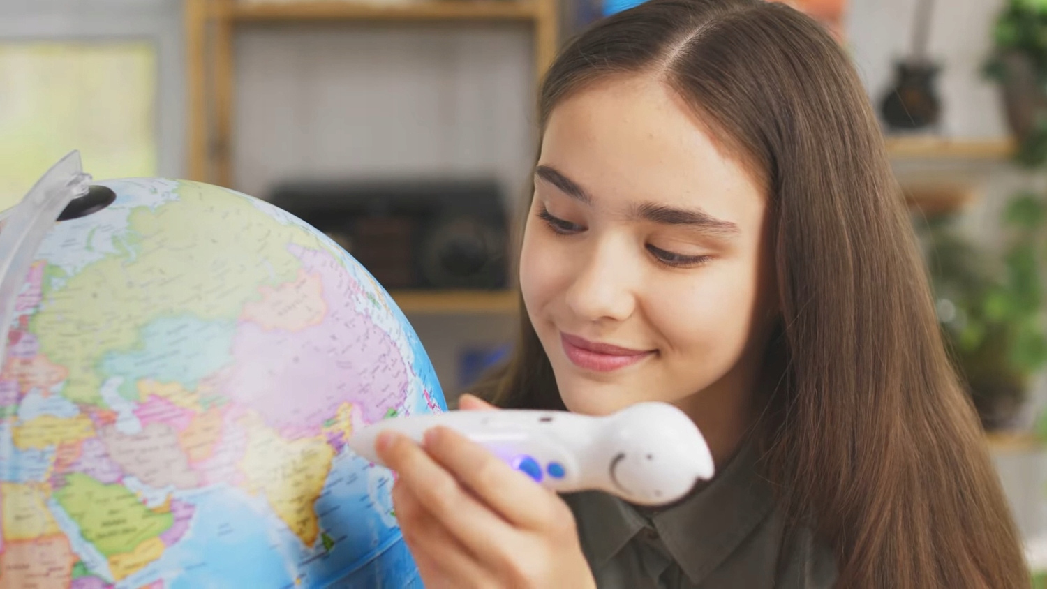 GLOBUS CZYTAJ Z ALBIKIEM INTERAKTYWNY EDUKACYJNY ALBI ATLAS ŚWIATA MÓWIĄCY Wysokość produktu 41 cm