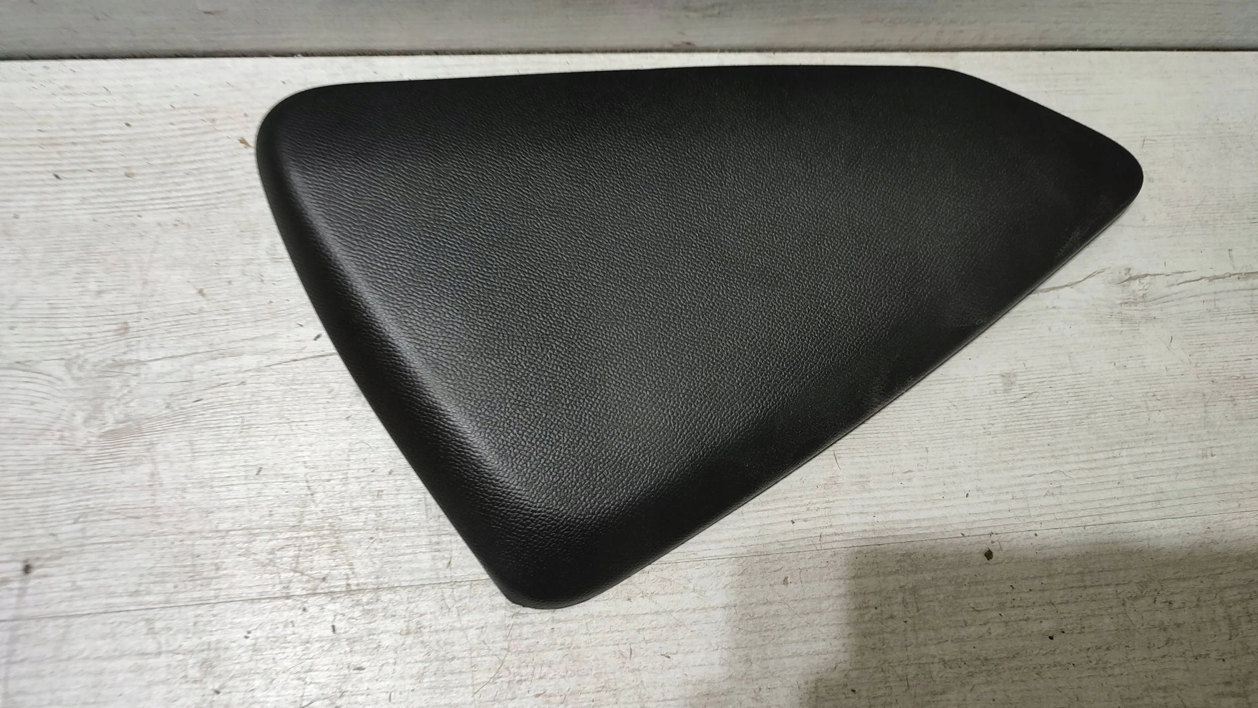 Peugeot 208 II 23r 1.2 right side cover tunelu