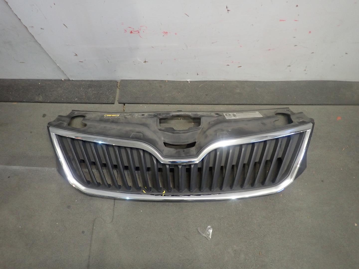 GRILL SKODA RAPID 2012- 5JA853668