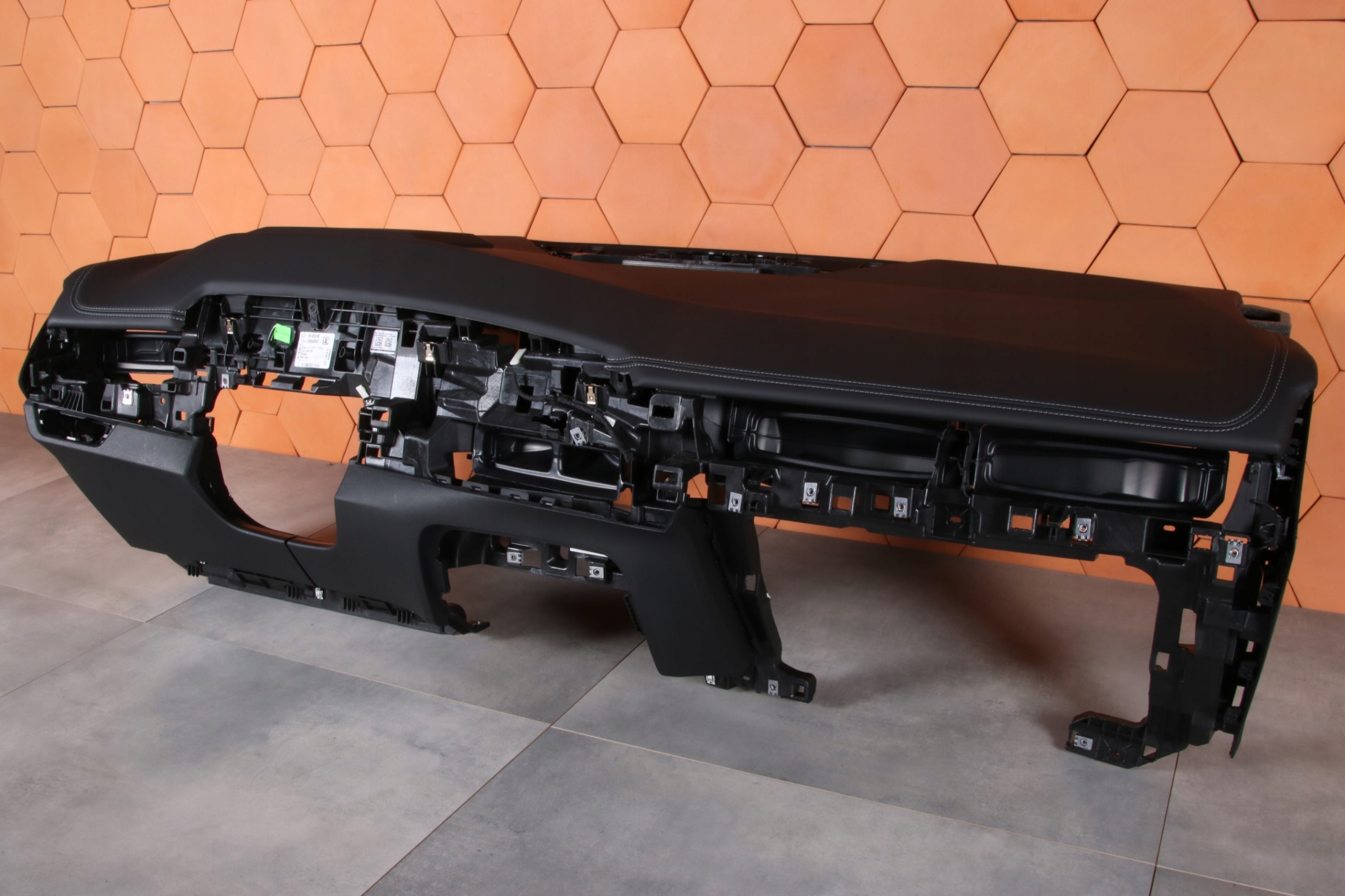 BMW 2' U06 originál dashboard instrument panel console SENSATEC black HEAD UP