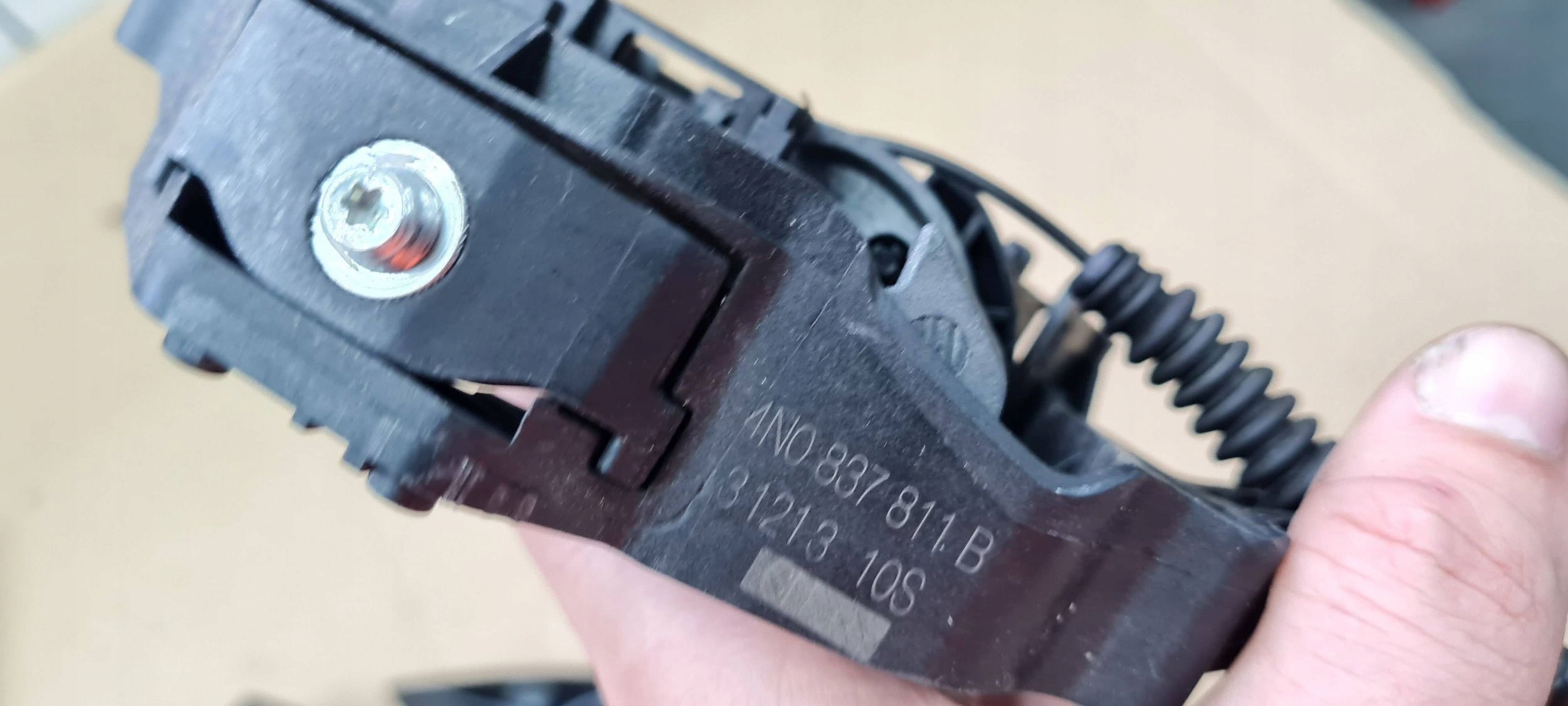 A6 C8 4K S6 handle left left rear part rear support below KEYLESS LY9B 4M8837205B