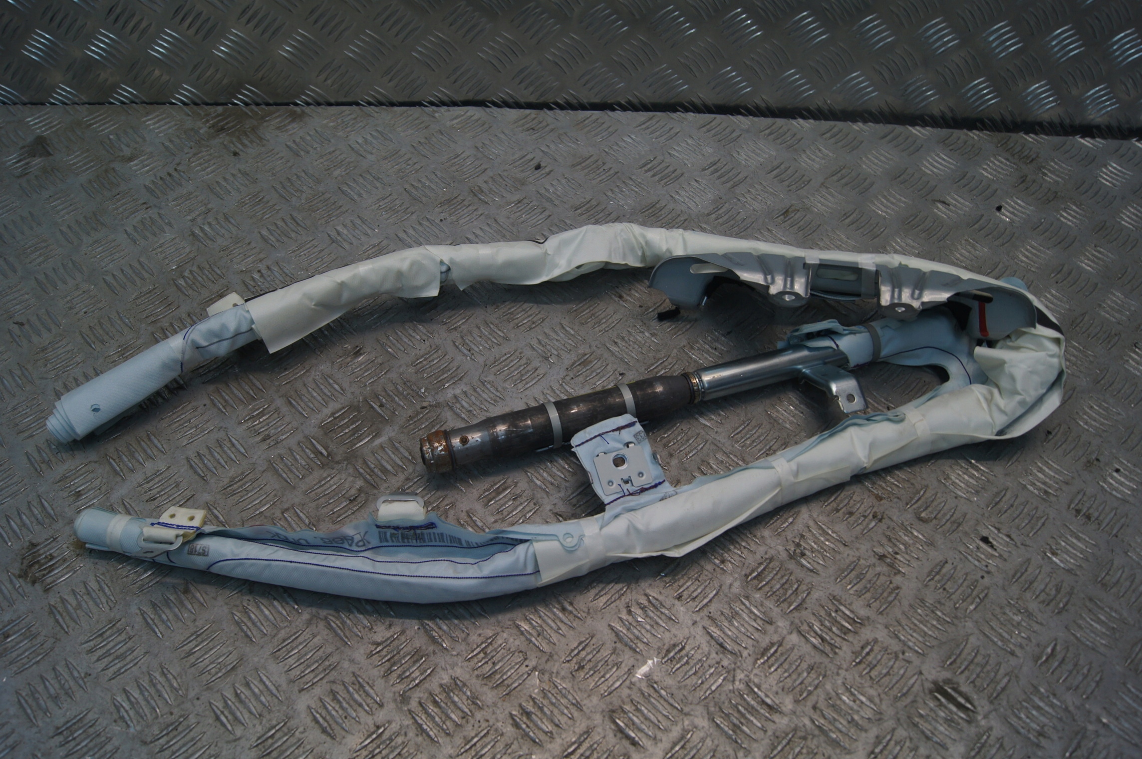 624219500D - Mitsubishi ASX 2.0 завіса праворуч