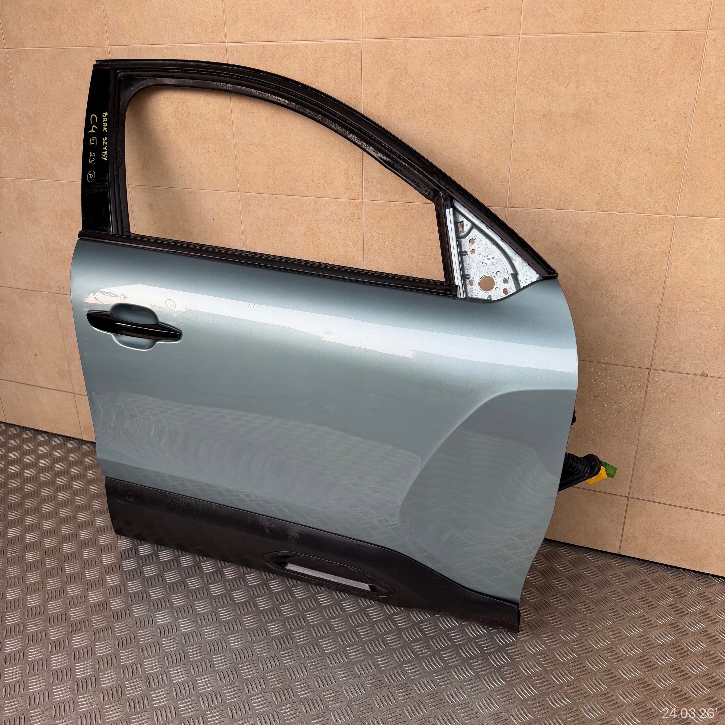 door complete front right CITROEN C4 III 2023 ROK does not have windows