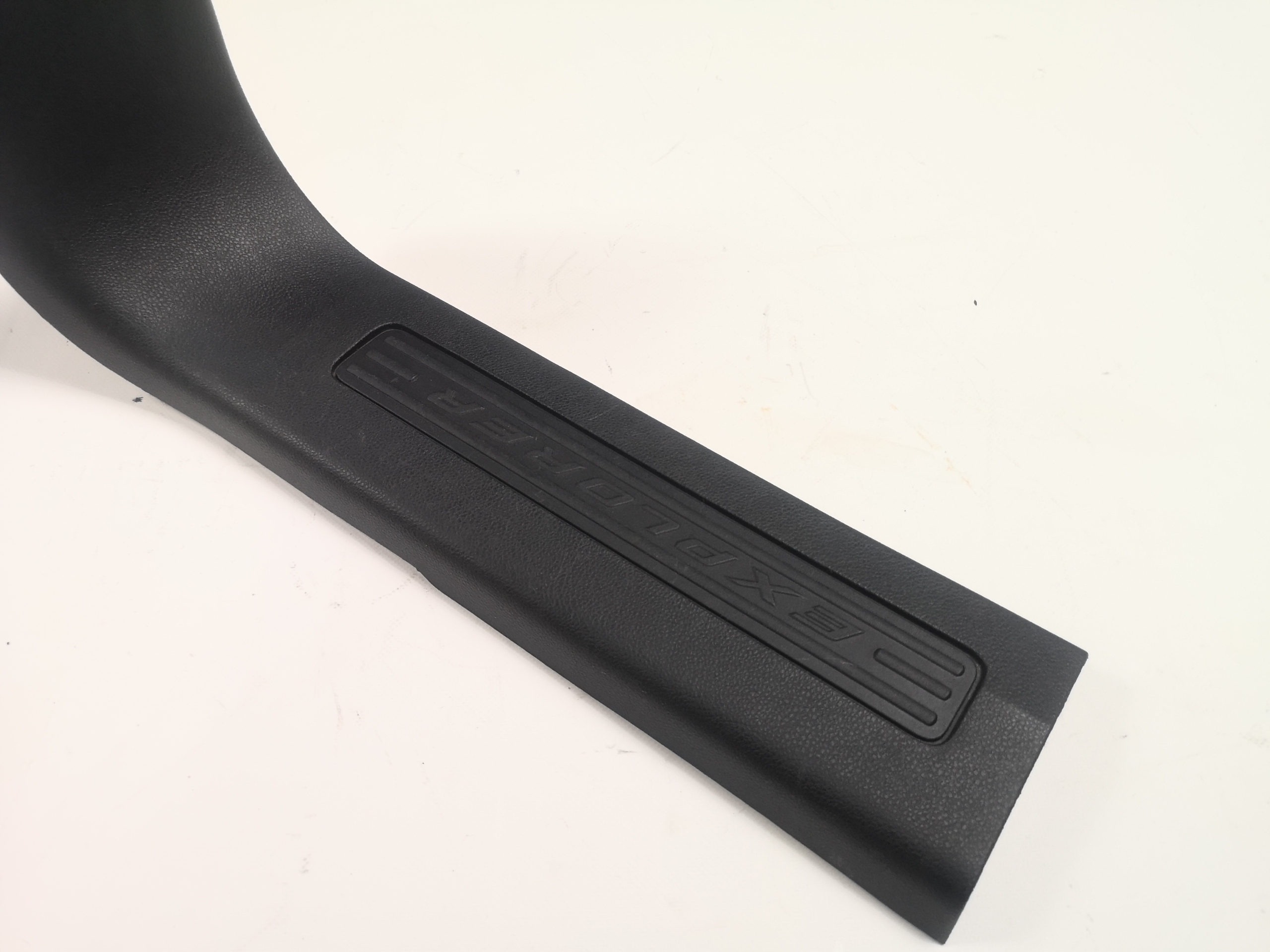 cap moulding cover of the threshold P front Ford Explorer 2011-2019