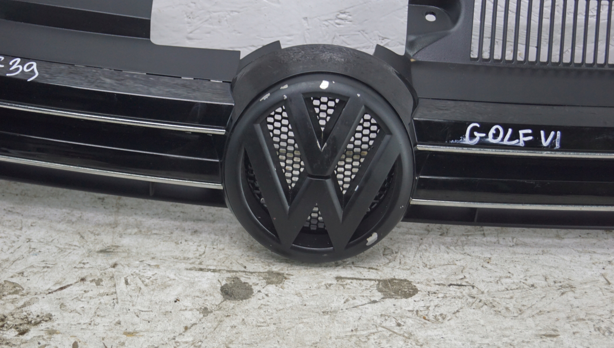 решетка радиатора vw GOLF VI 6