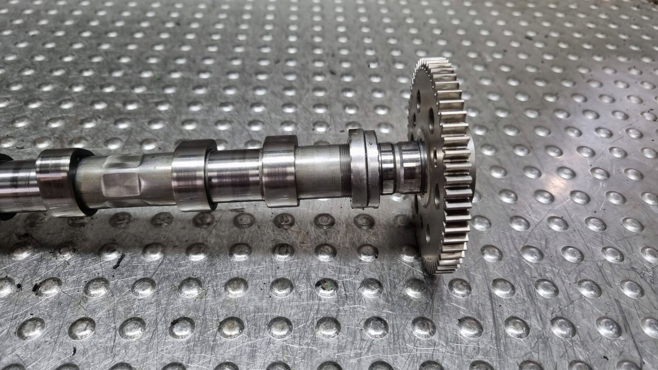 Arbre à cames d’échappement 7790596 BMW E60 E61 E83 E87 E90 E91 520D M47