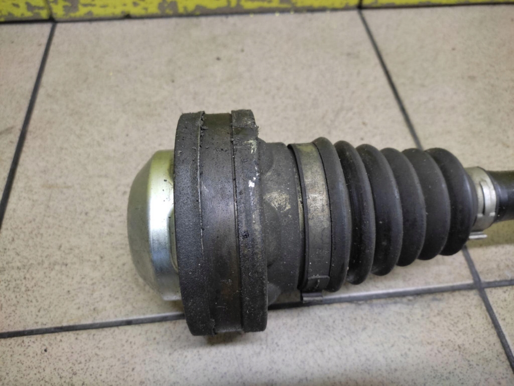 VW GOLF V 2.0 TDI semi-axis right front