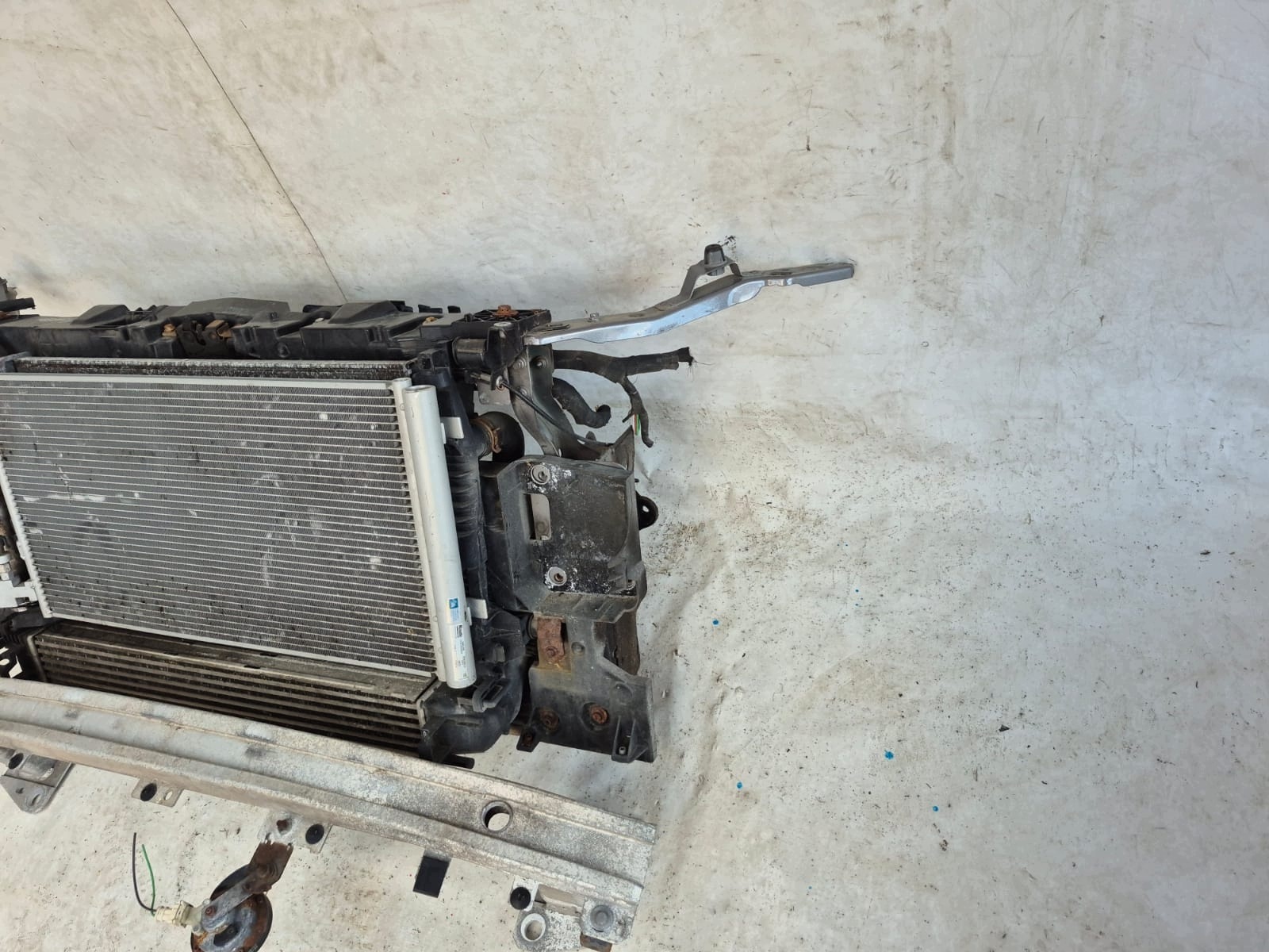RENAULT MEGANE III 08- support panel for radiators pillar iron radiator sider