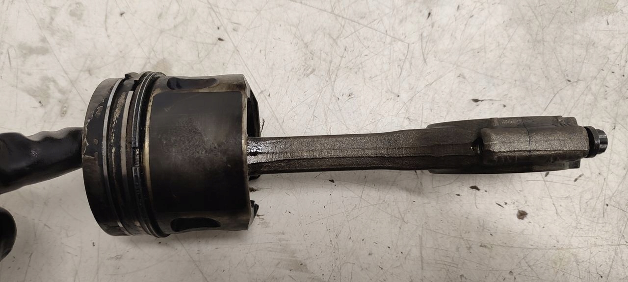 piston connecting rod Audi A4 B7 2,0 TDI BRB