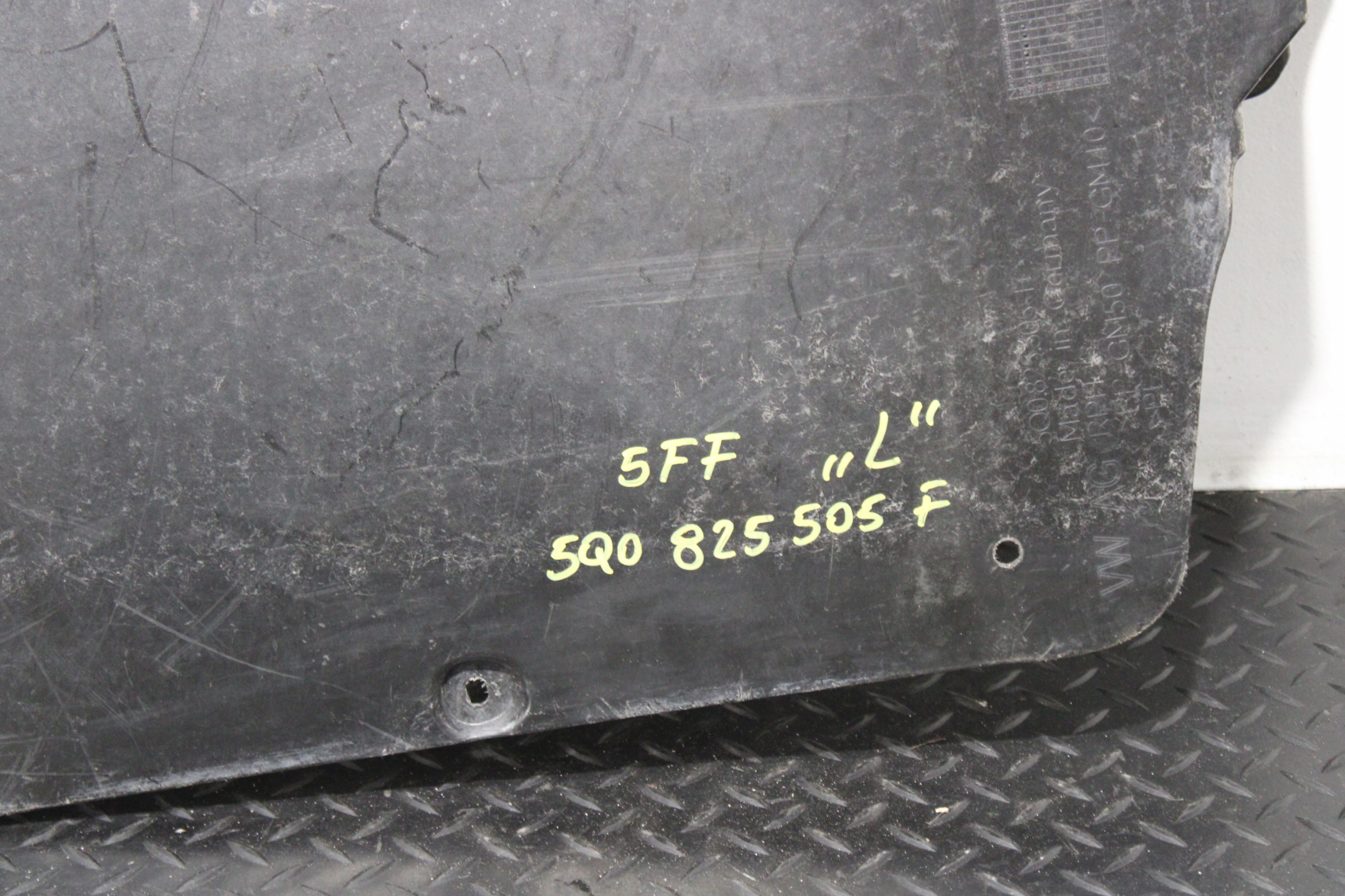 cover cover chassis left CUPRA FORMENTOR 5FF 5Q0825505F