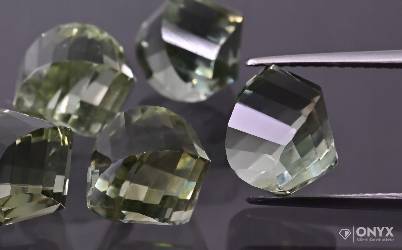 Prasiolit fasetovaný nepravidelný 8x8x8 mm