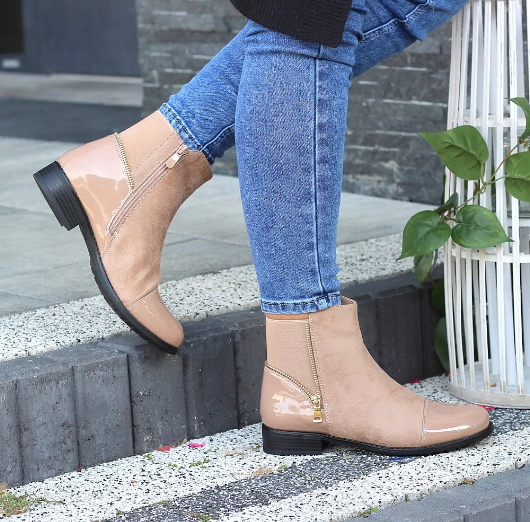 BEŻOWE BOTKI ZAMSZOWE LAKIEROWANE OFICERKI 41