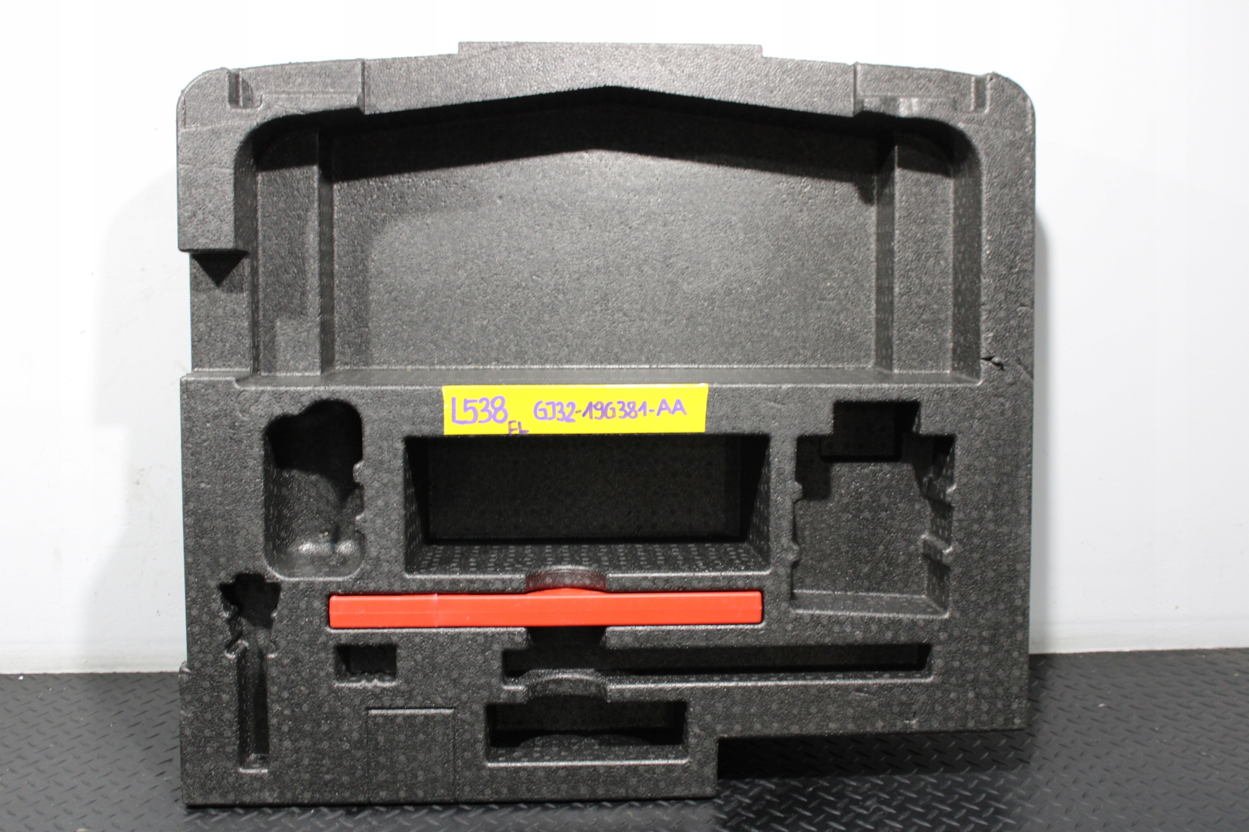 polystirene boot GJ32-19G381-AA RANGE ROVER EVOQUE DYNAMIC L538 LIFT FL
