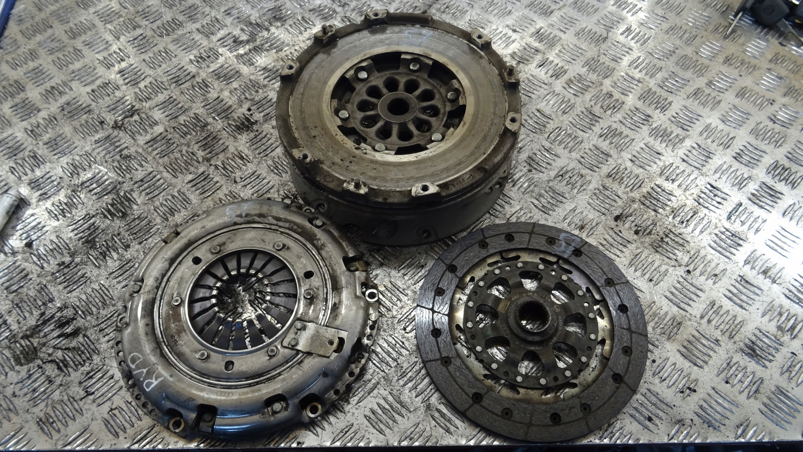 Embrayage Complets LUK 0CX105266 ODJ141015 AUDI nr 57