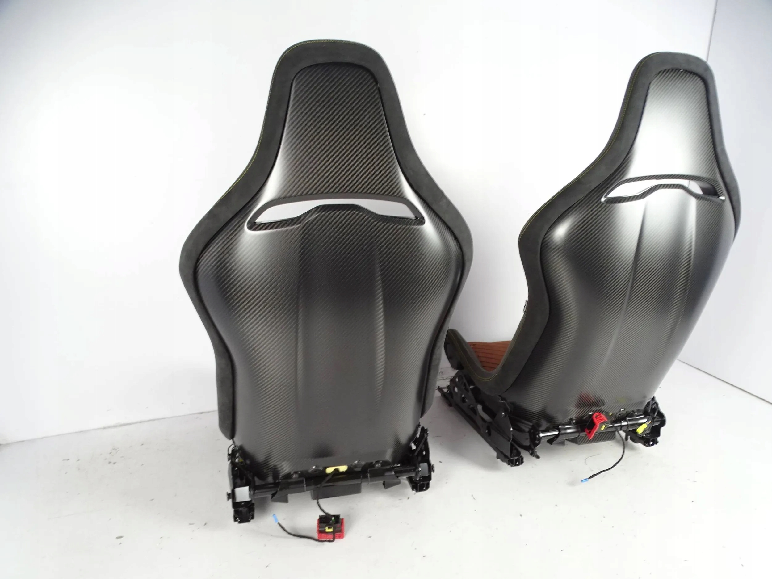 кресла MASERATI MC20 M240 ALFA ROMEO Carbon