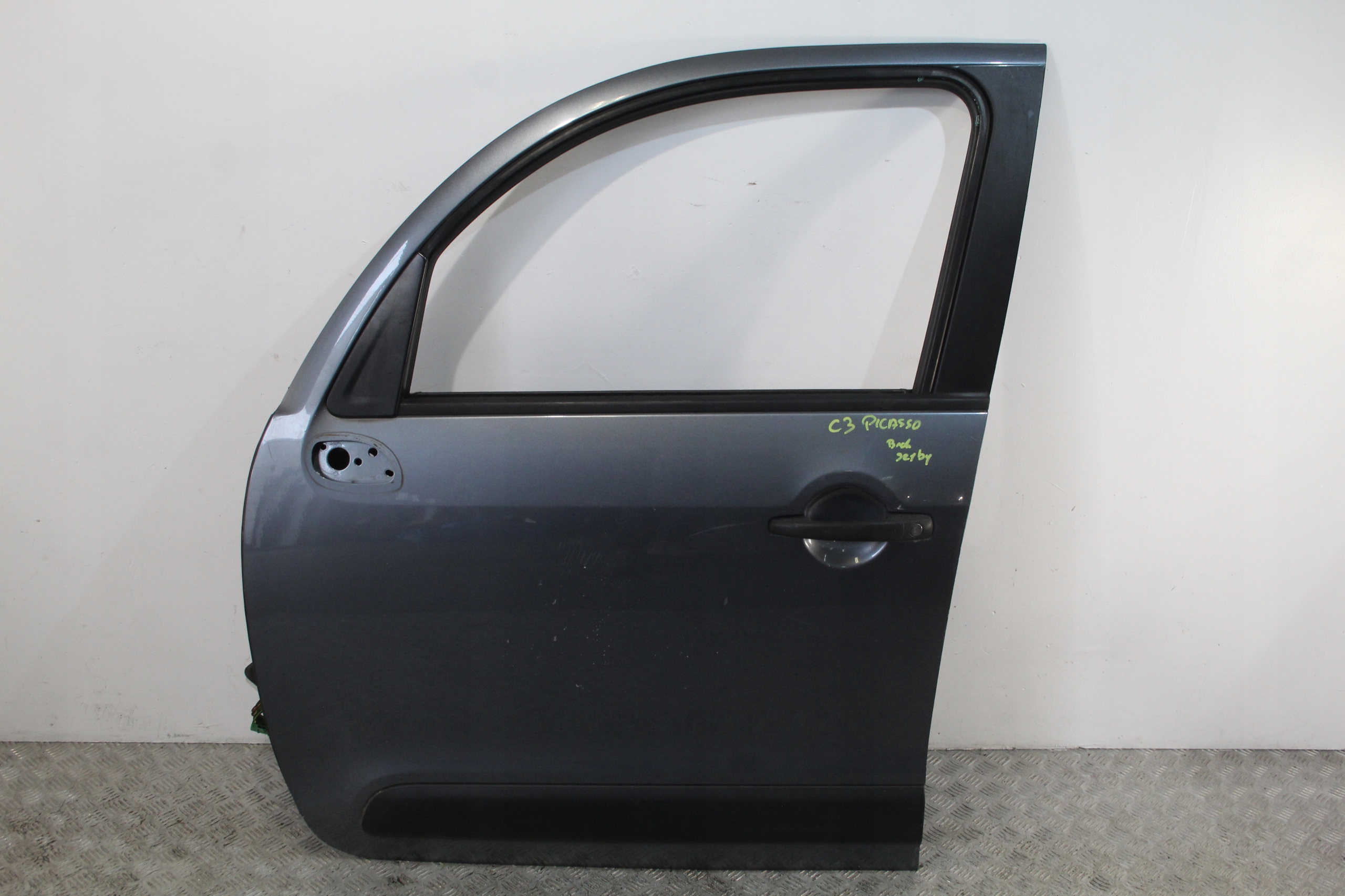 door left front front does not have windows CITROEN C3 PICASSO