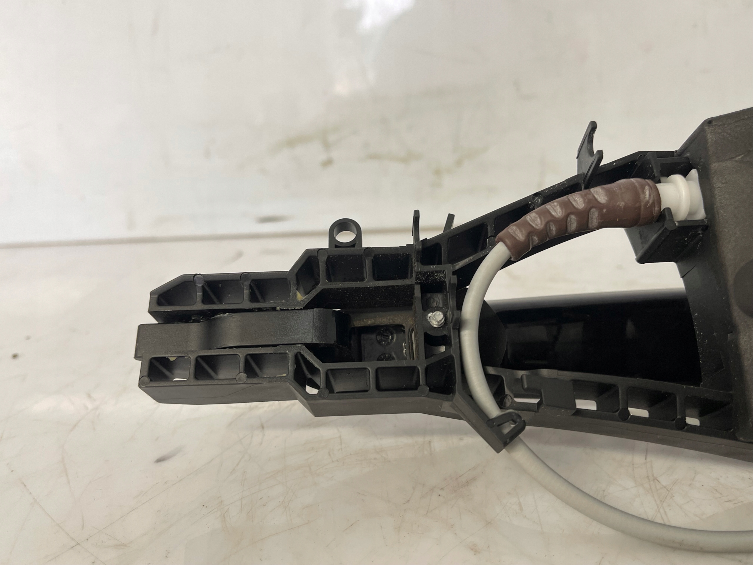 handle exterior left front BMW F20 7297749 11-19 LAK 668
