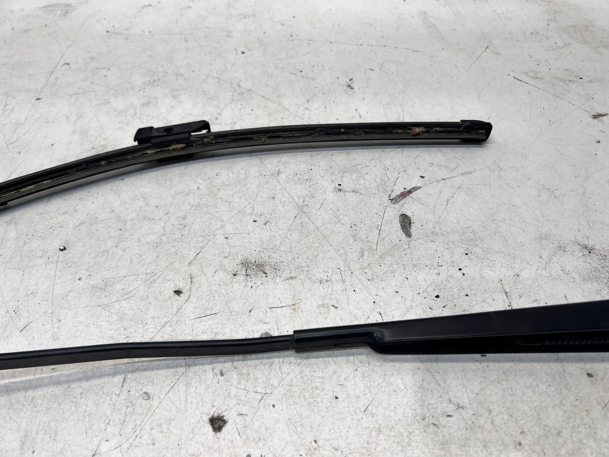wiper arm left AUDI Q7 4M 4M2955407