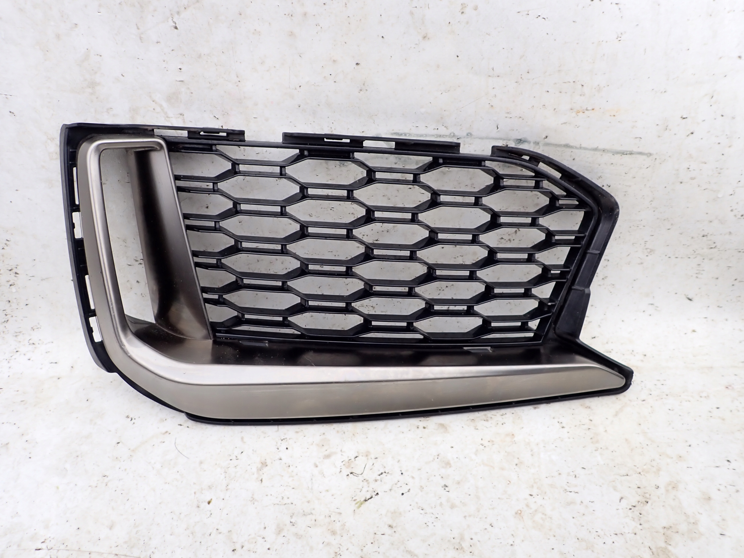BMW 5 G30 G31 17- grid of a bumper left front