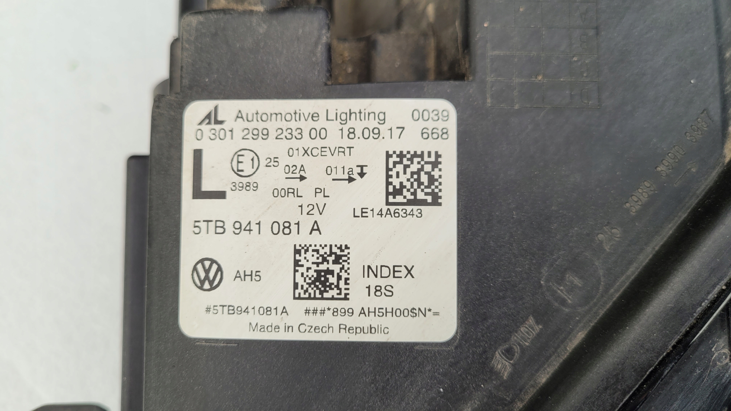 Фара левая vw Touran II 15 2015-