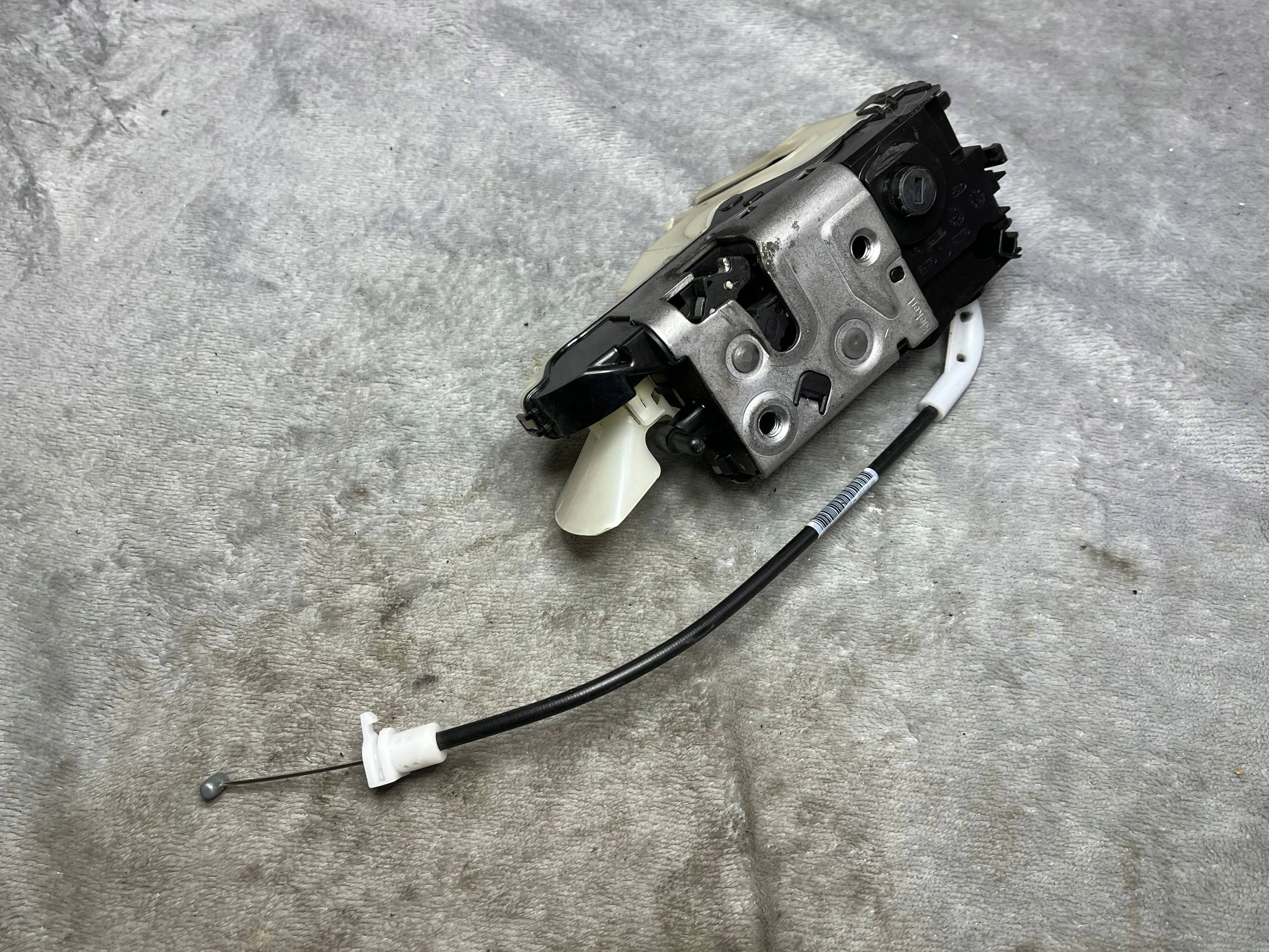 Peugeot 208 2008 lock left front front 9688080080 !J