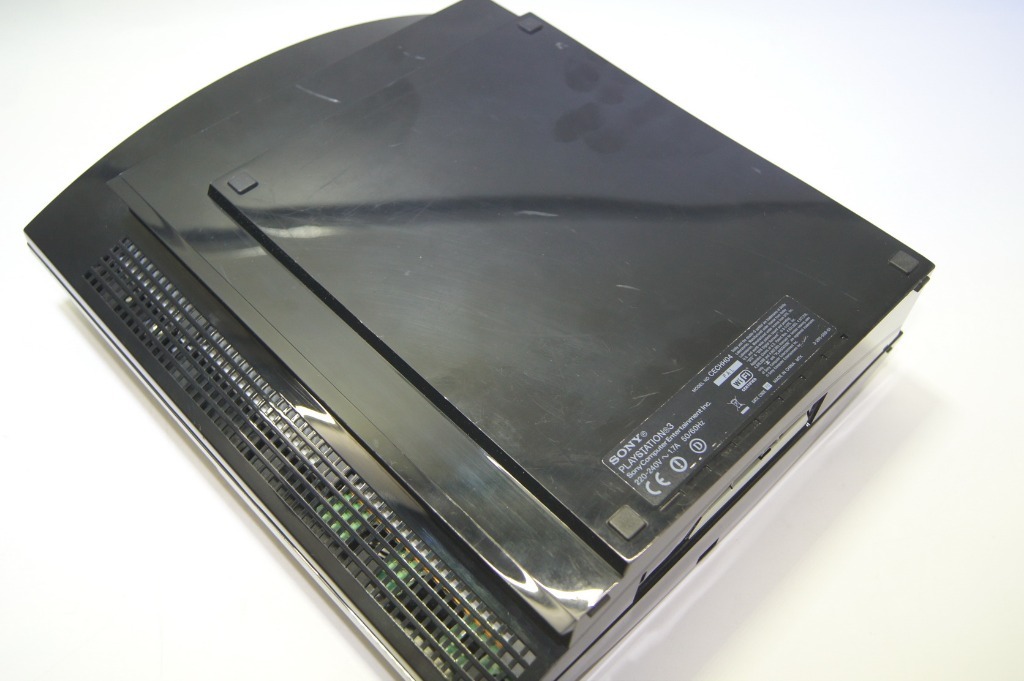 PLAYSTATION 3 wersja FAT / sama konsola - uszkodzona Dysk / wbudowana pamięć 40 GB